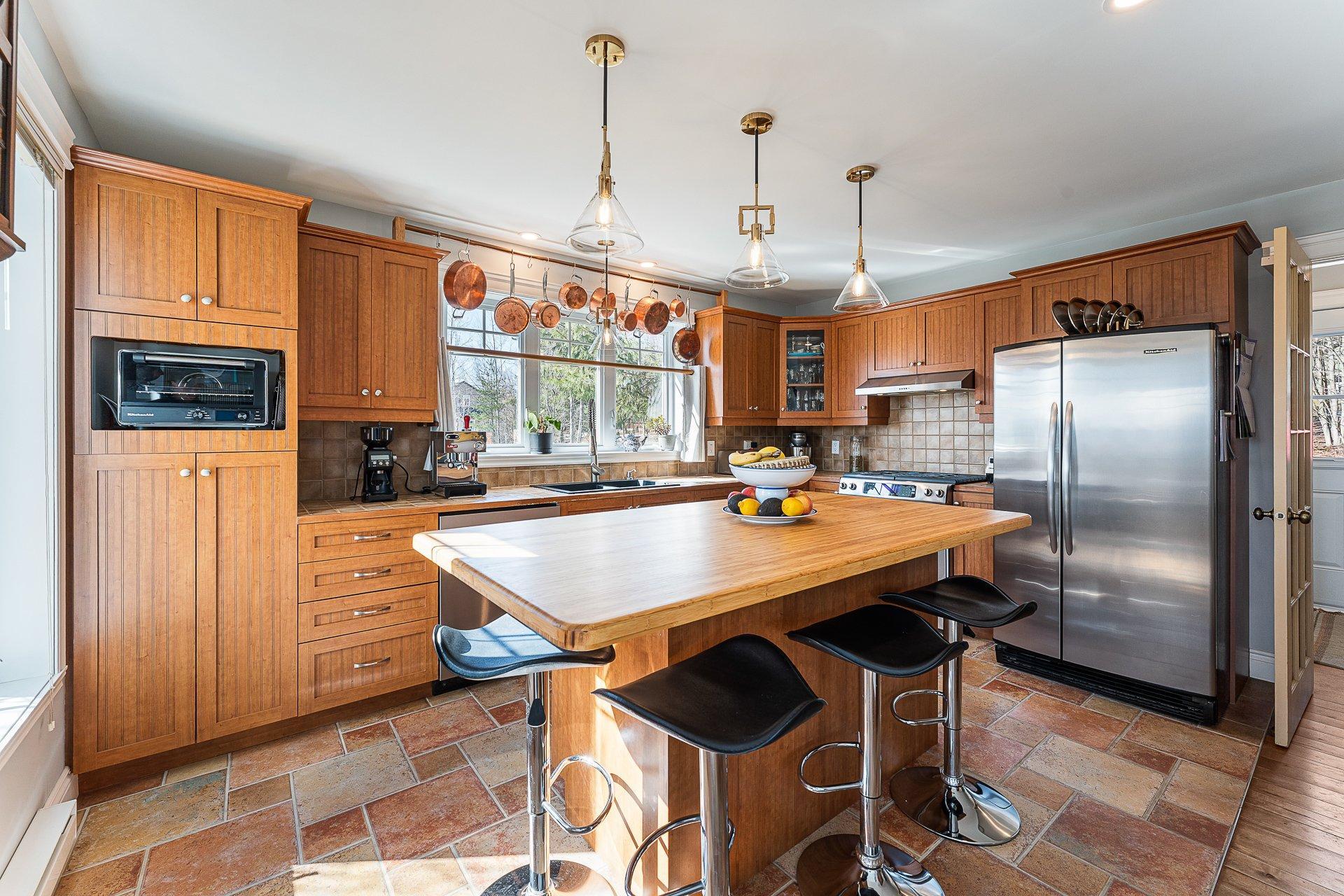 









12


Rue de l'Intimité

,
Eastman,




QC
J0E1P0


