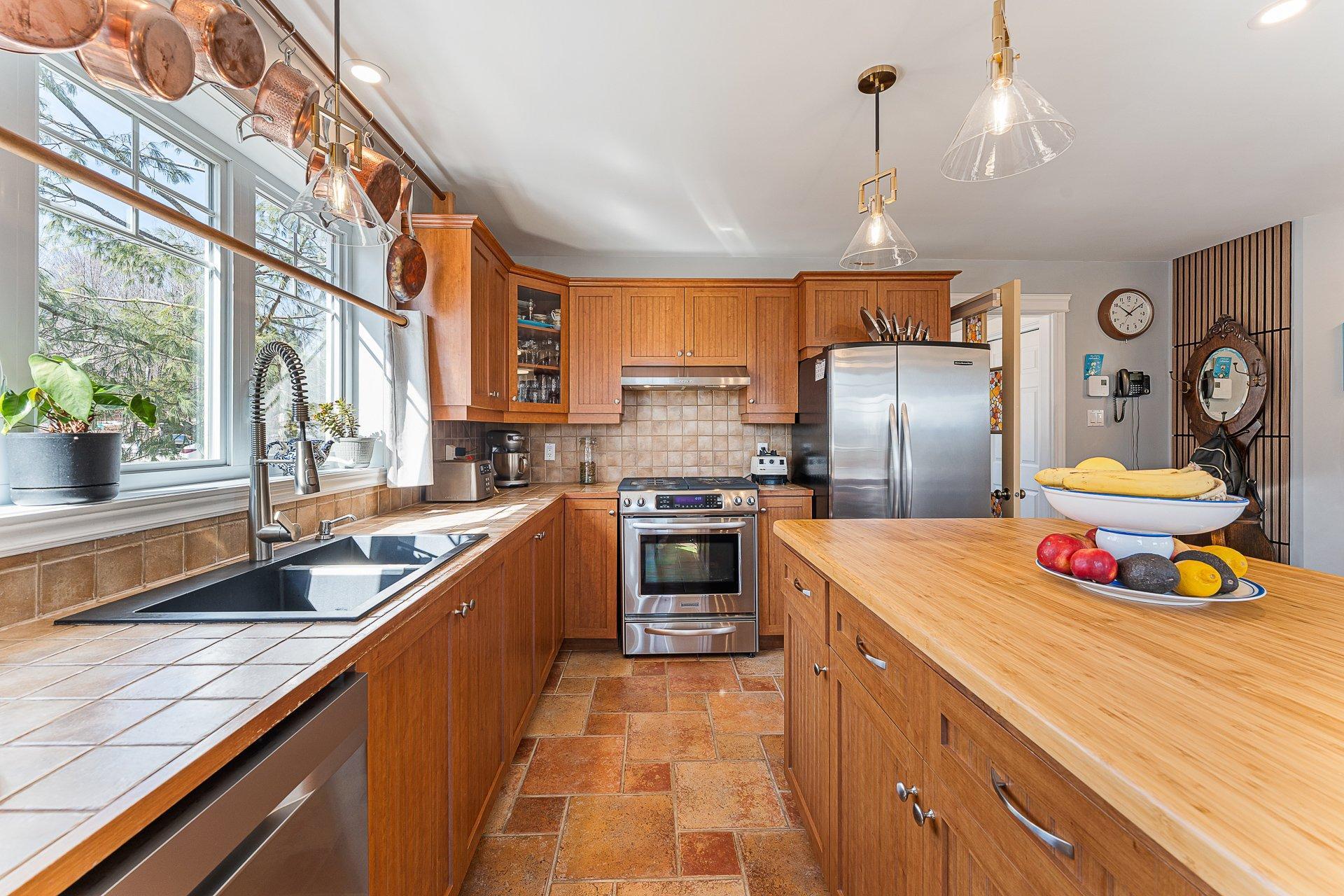 









12


Rue de l'Intimité

,
Eastman,




QC
J0E1P0

