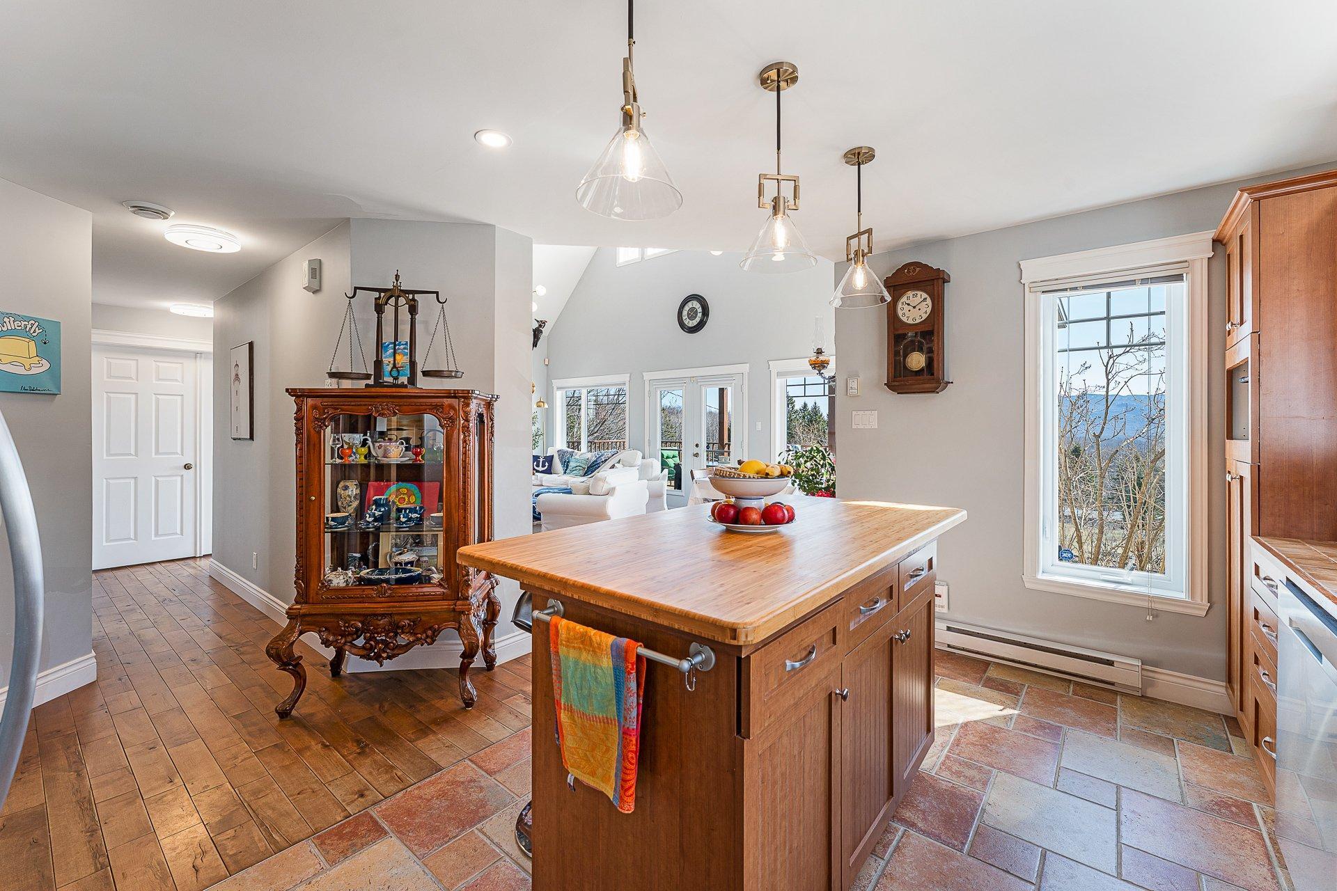 









12


Rue de l'Intimité

,
Eastman,




QC
J0E1P0

