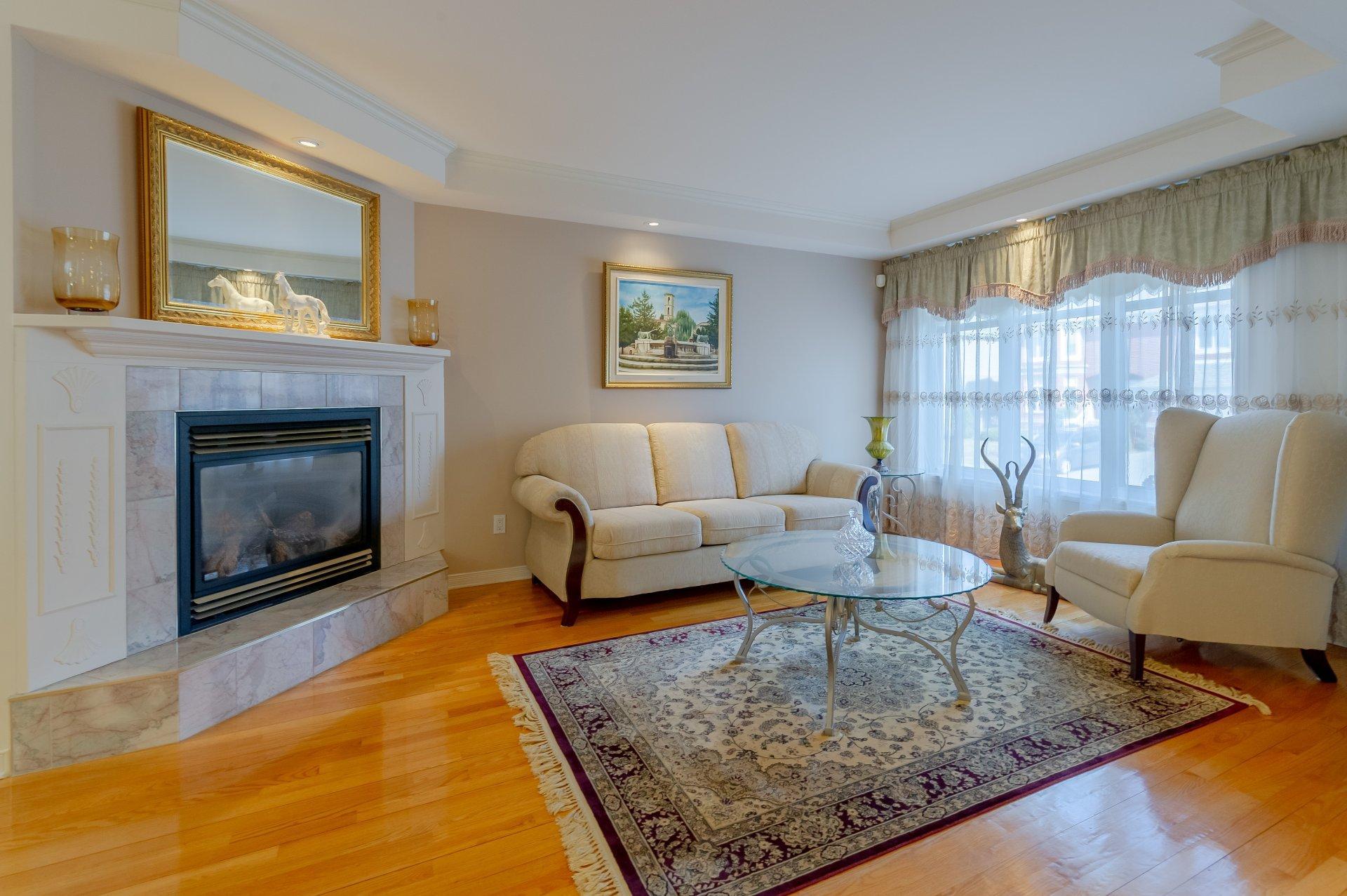 









2855


Rue Orsini

,
Brossard,




QC
J4Y3E2

