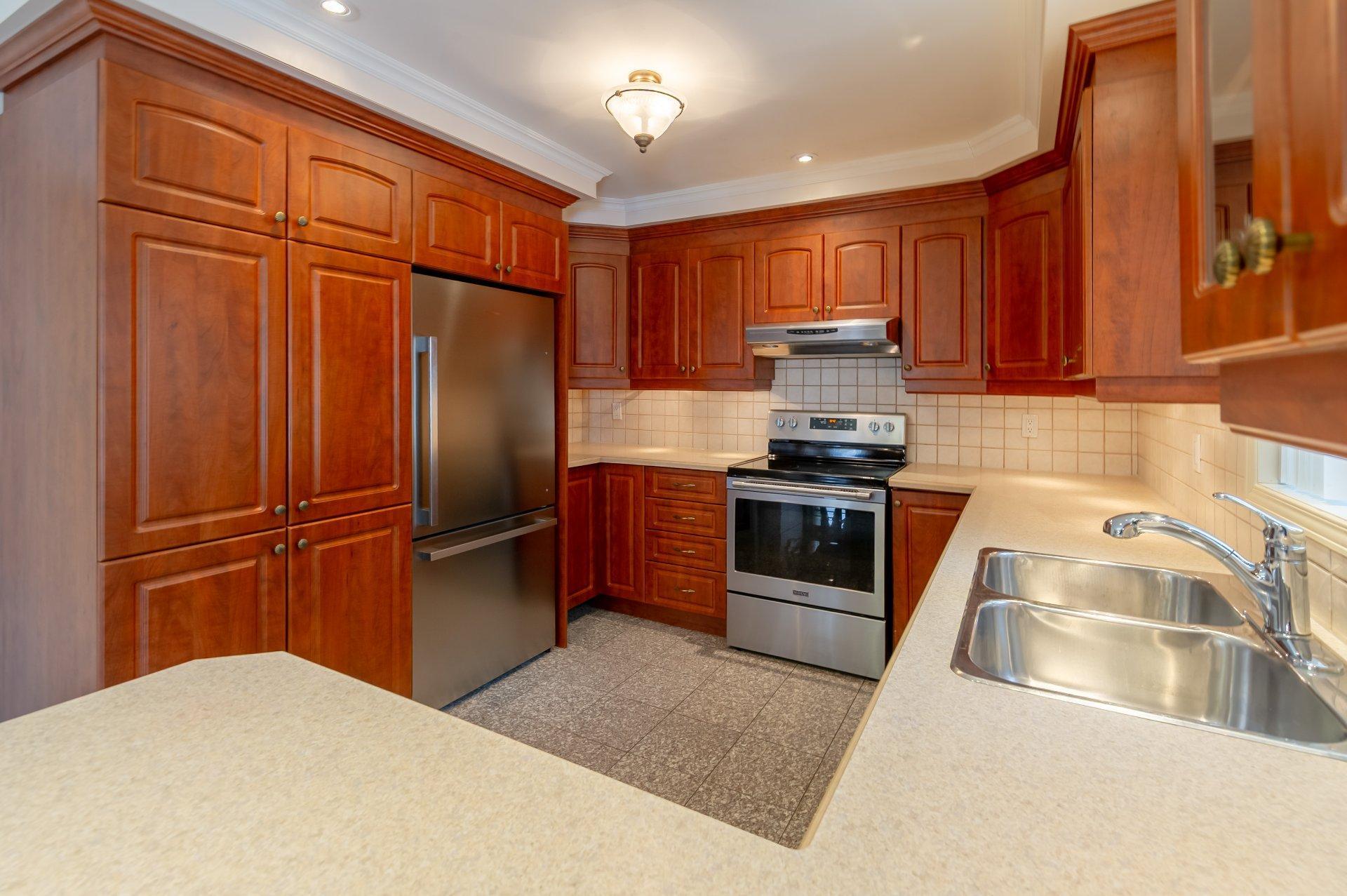 









2855


Rue Orsini

,
Brossard,




QC
J4Y3E2

