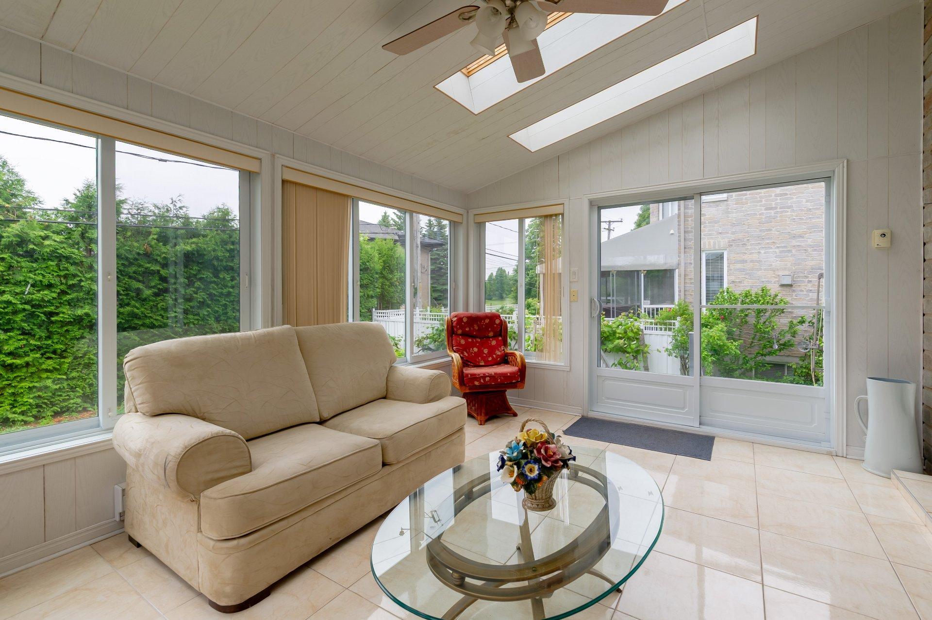 









2855


Rue Orsini

,
Brossard,




QC
J4Y3E2

