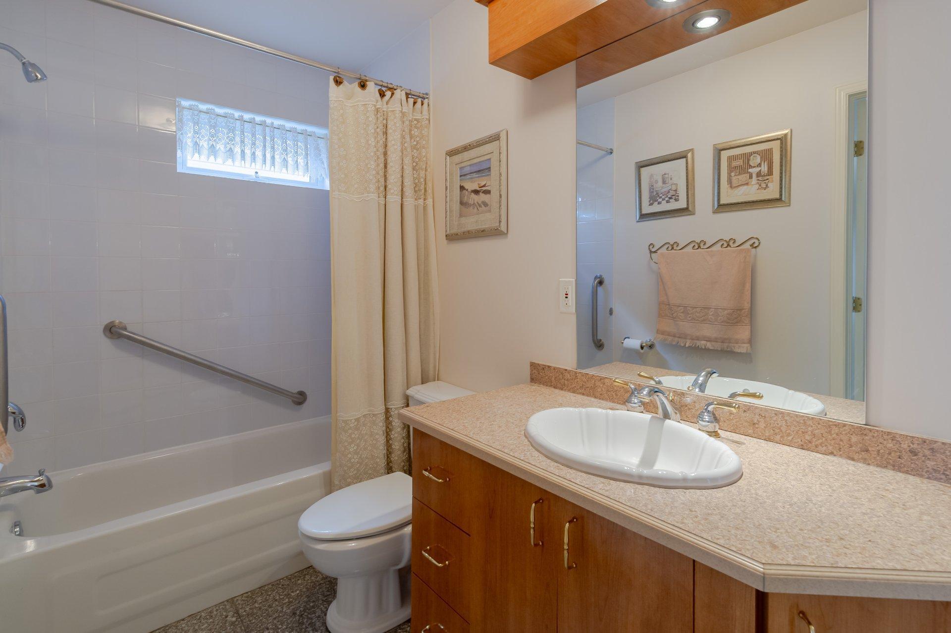 









2855


Rue Orsini

,
Brossard,




QC
J4Y3E2

