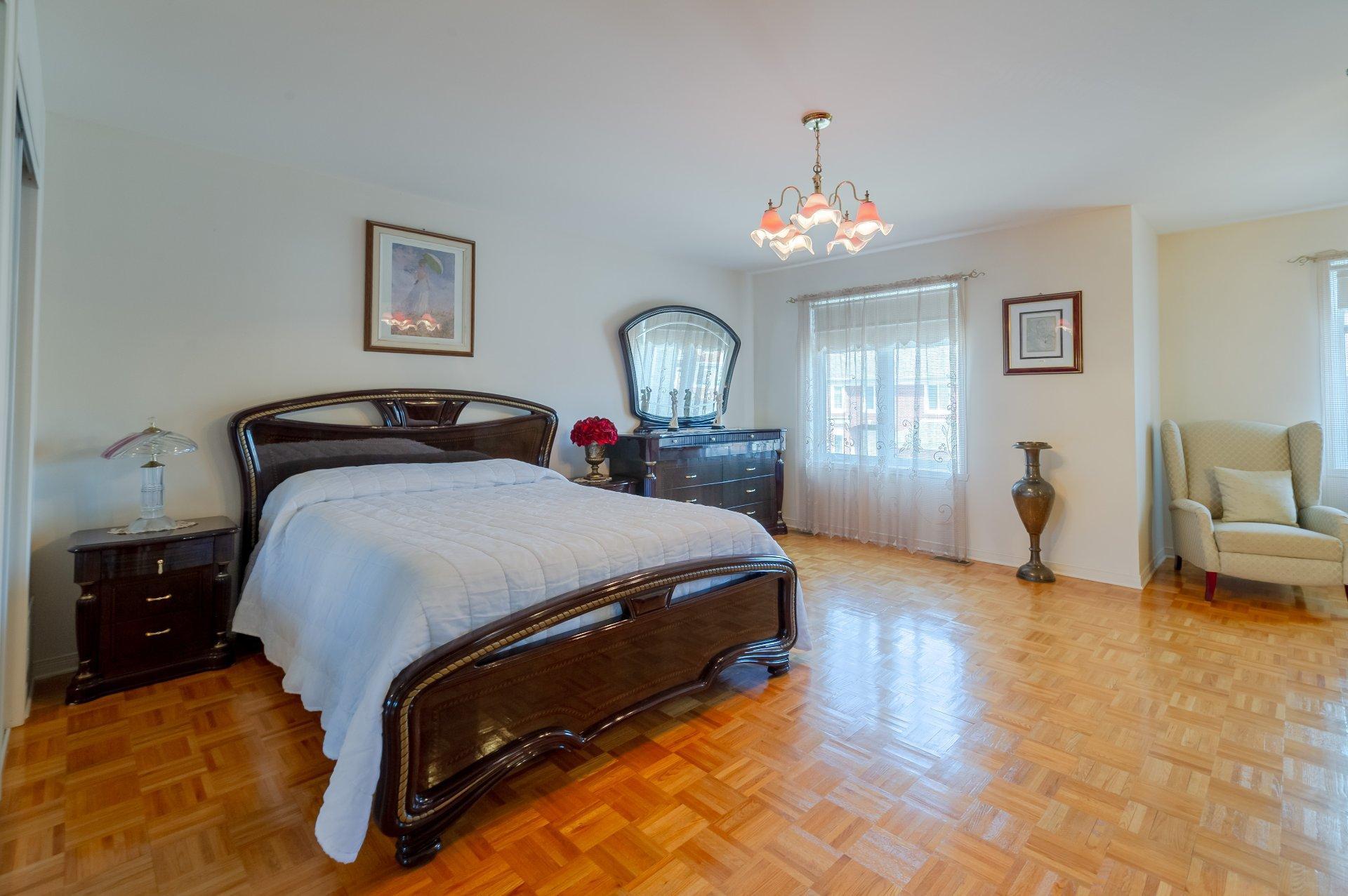 









2855


Rue Orsini

,
Brossard,




QC
J4Y3E2

