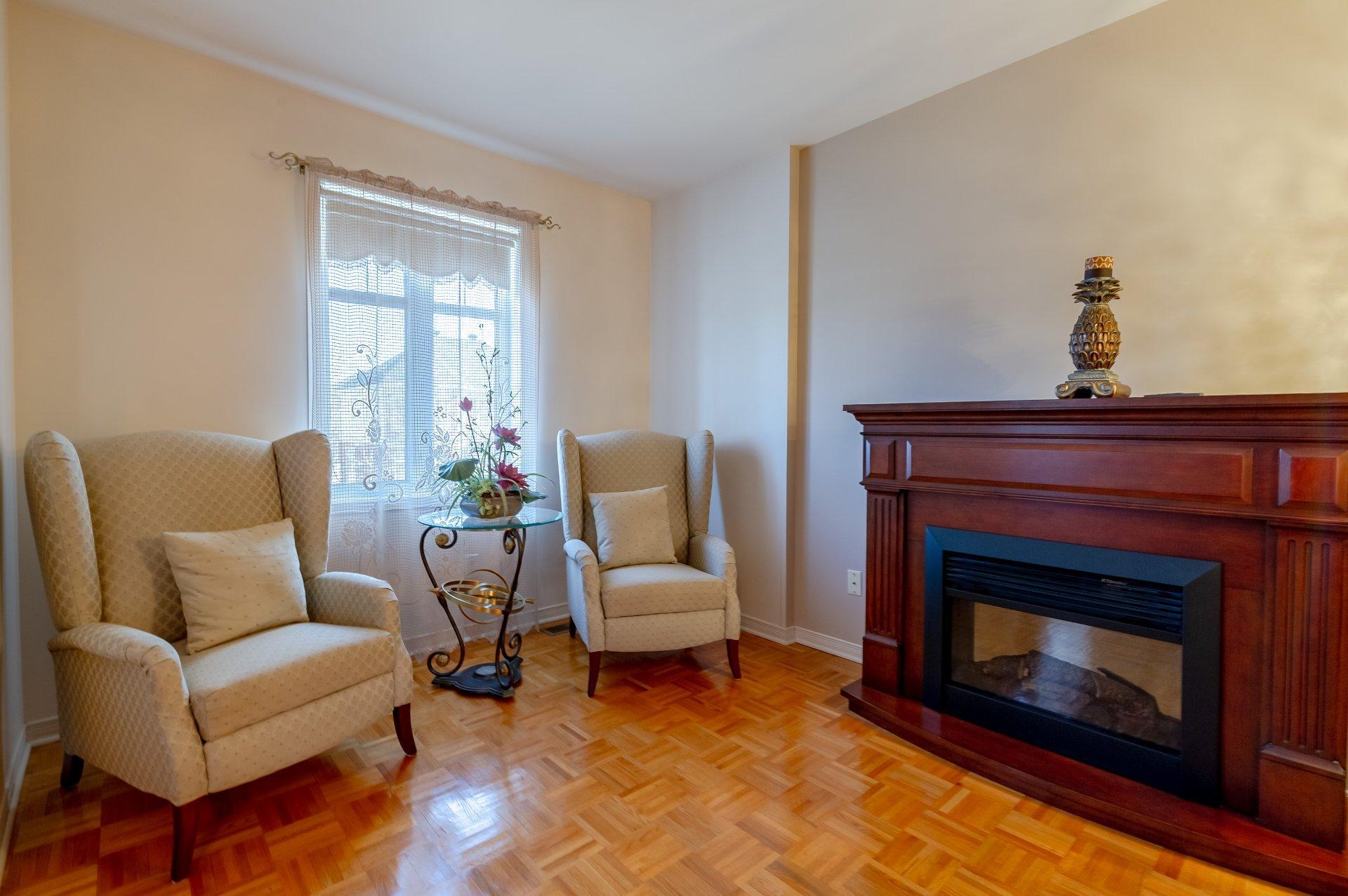 









2855


Rue Orsini

,
Brossard,




QC
J4Y3E2

