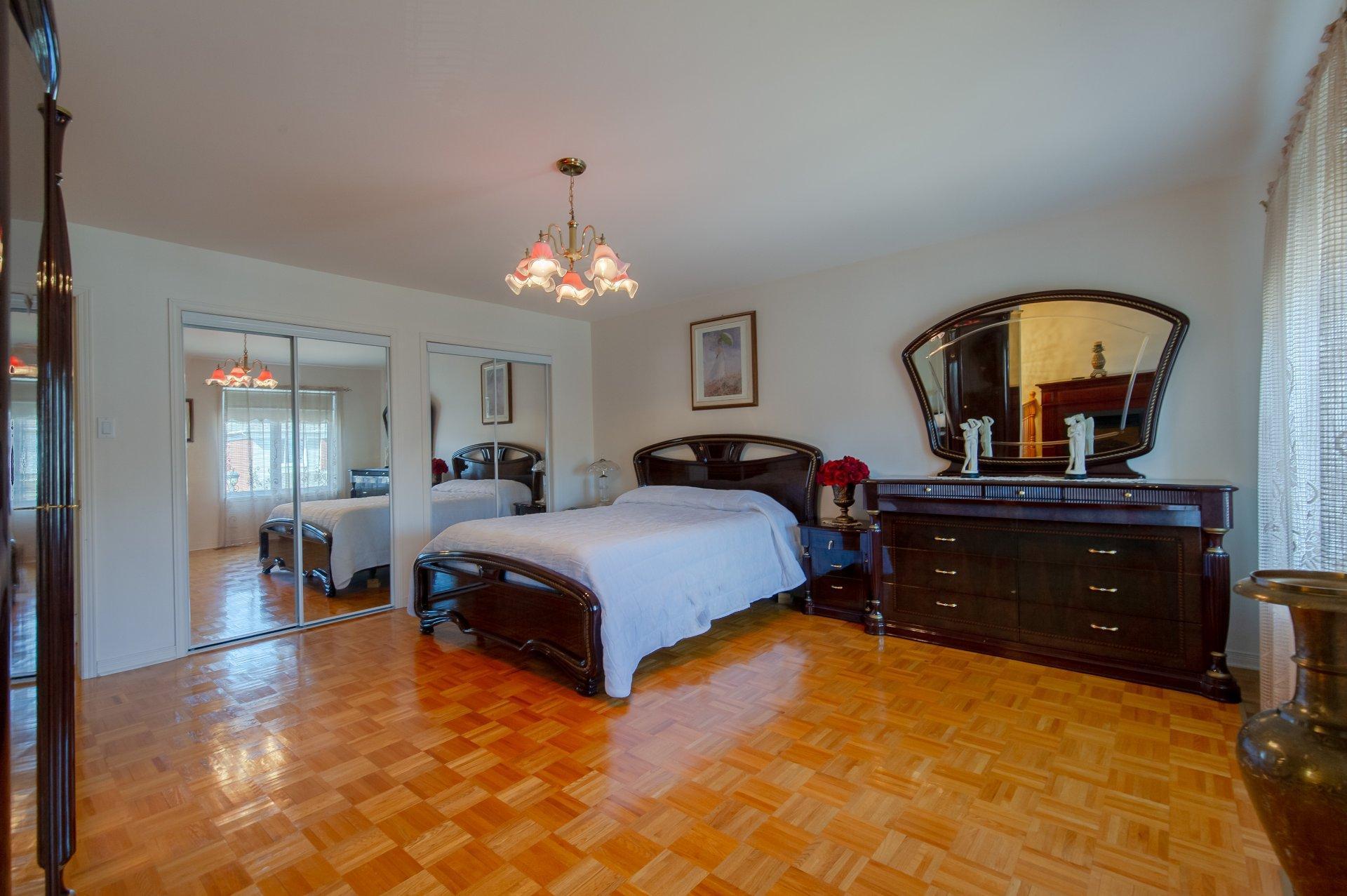 









2855


Rue Orsini

,
Brossard,




QC
J4Y3E2

