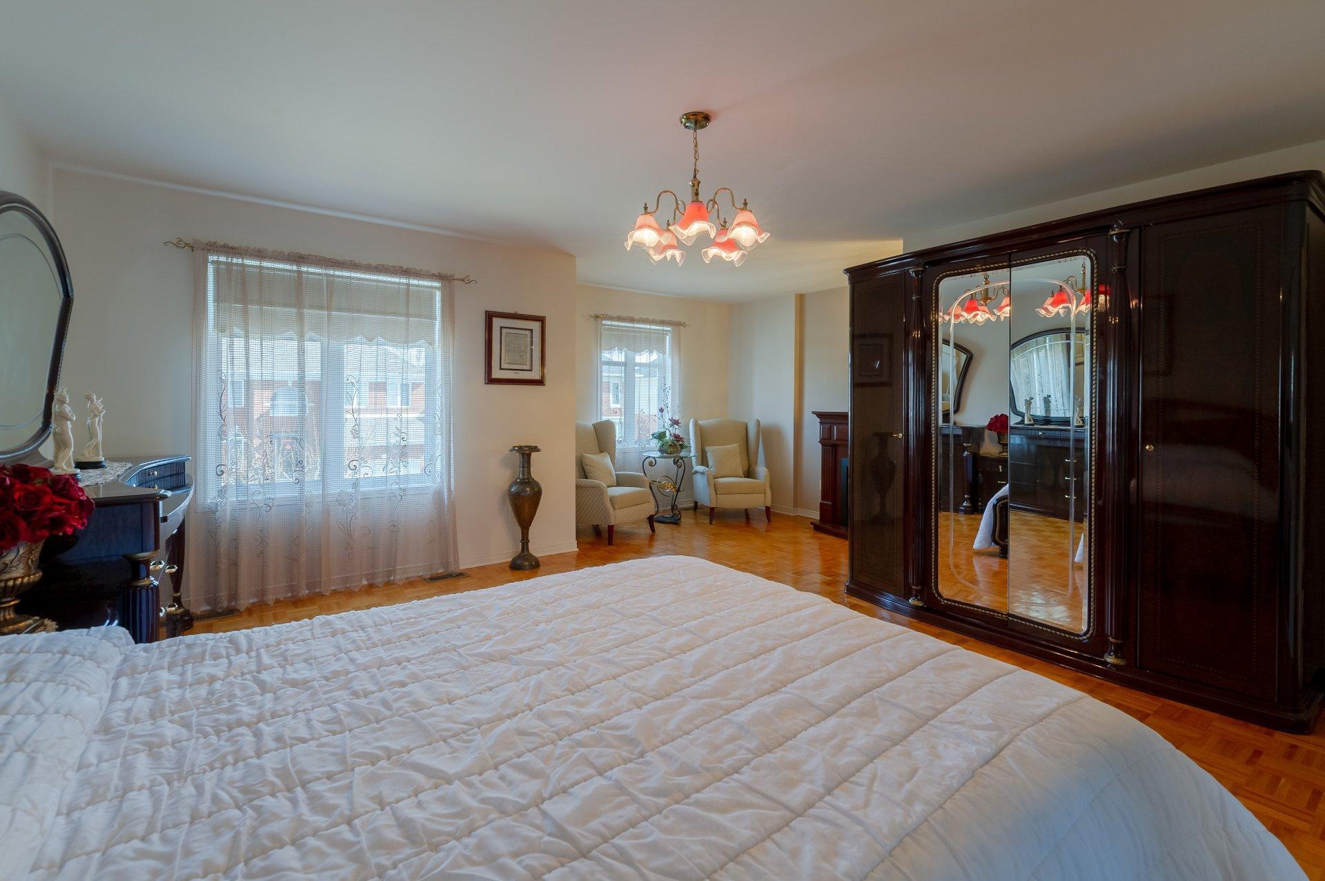 









2855


Rue Orsini

,
Brossard,




QC
J4Y3E2

