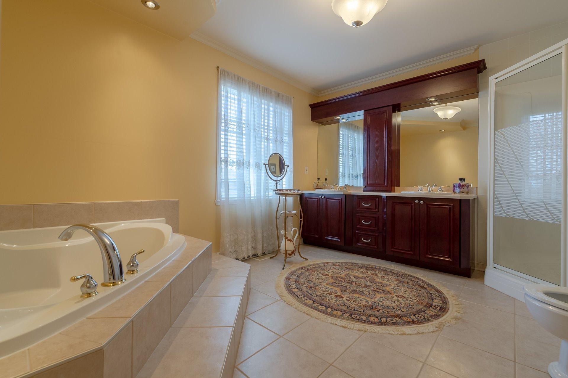 









2855


Rue Orsini

,
Brossard,




QC
J4Y3E2

