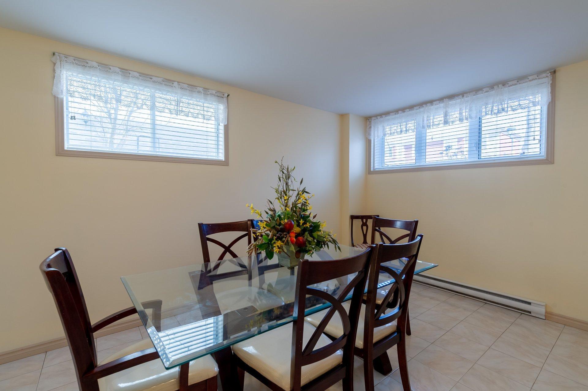 









2855


Rue Orsini

,
Brossard,




QC
J4Y3E2


