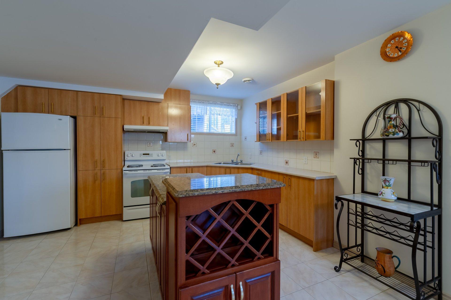 









2855


Rue Orsini

,
Brossard,




QC
J4Y3E2

