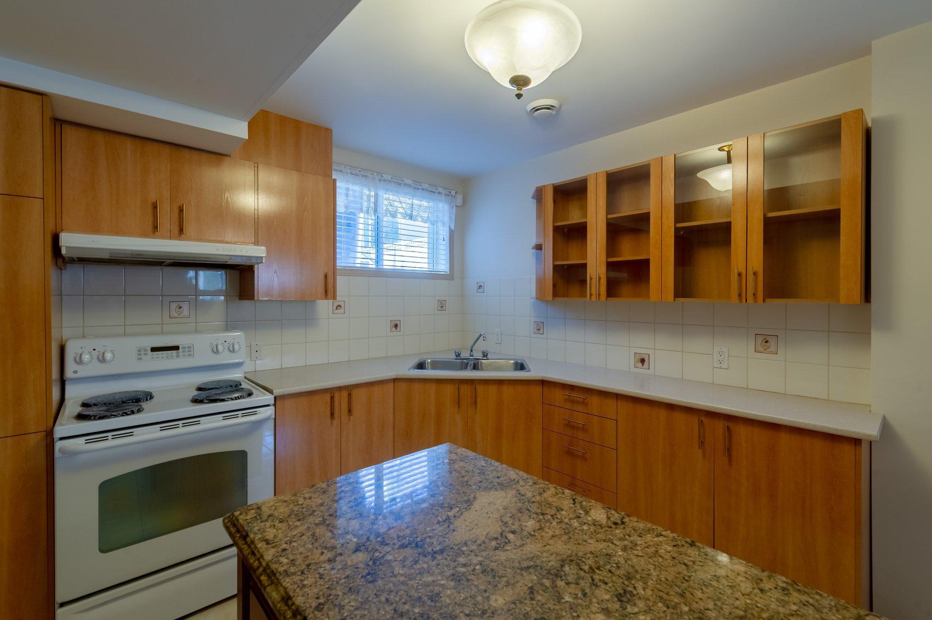 









2855


Rue Orsini

,
Brossard,




QC
J4Y3E2

