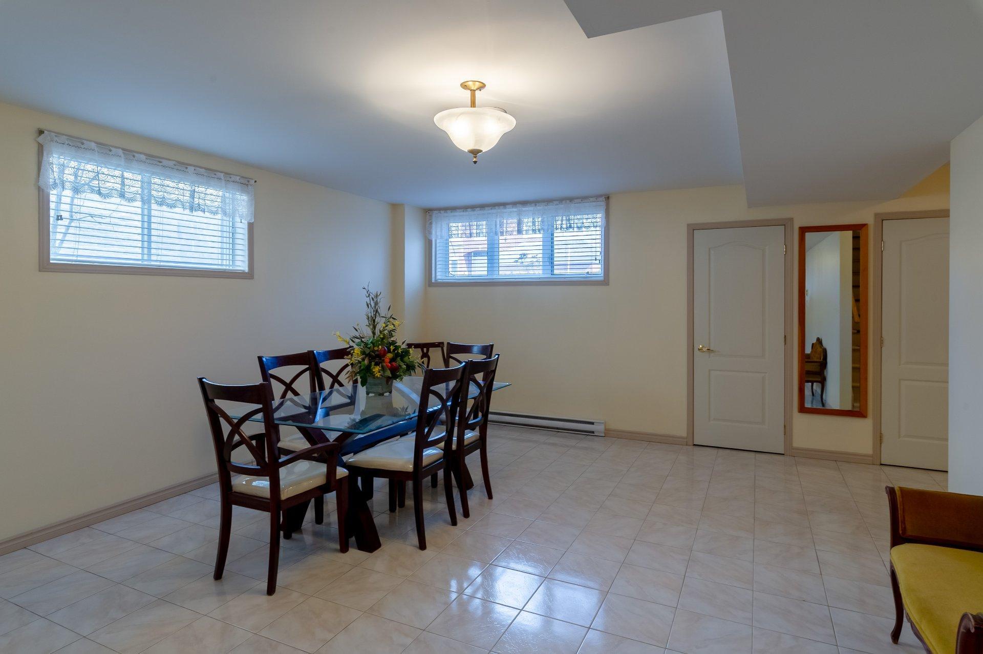 









2855


Rue Orsini

,
Brossard,




QC
J4Y3E2

