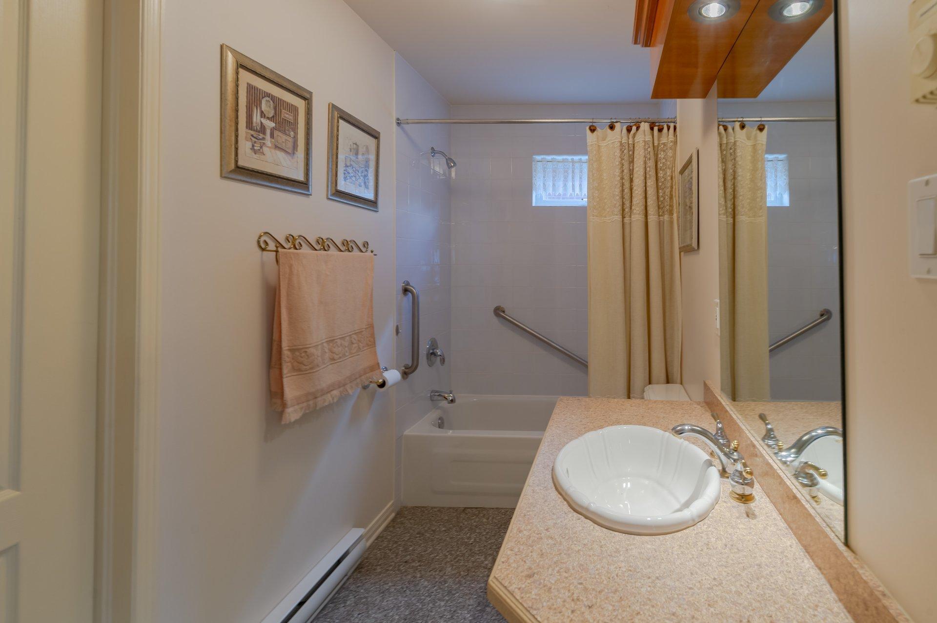 









2855


Rue Orsini

,
Brossard,




QC
J4Y3E2

