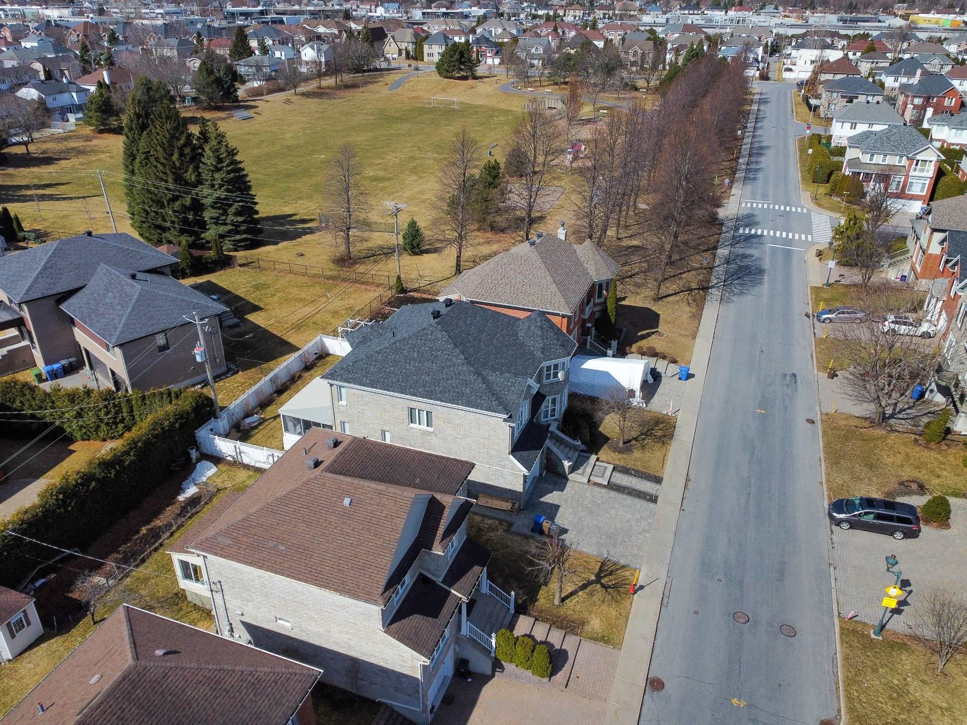 









2855


Rue Orsini

,
Brossard,




QC
J4Y3E2

