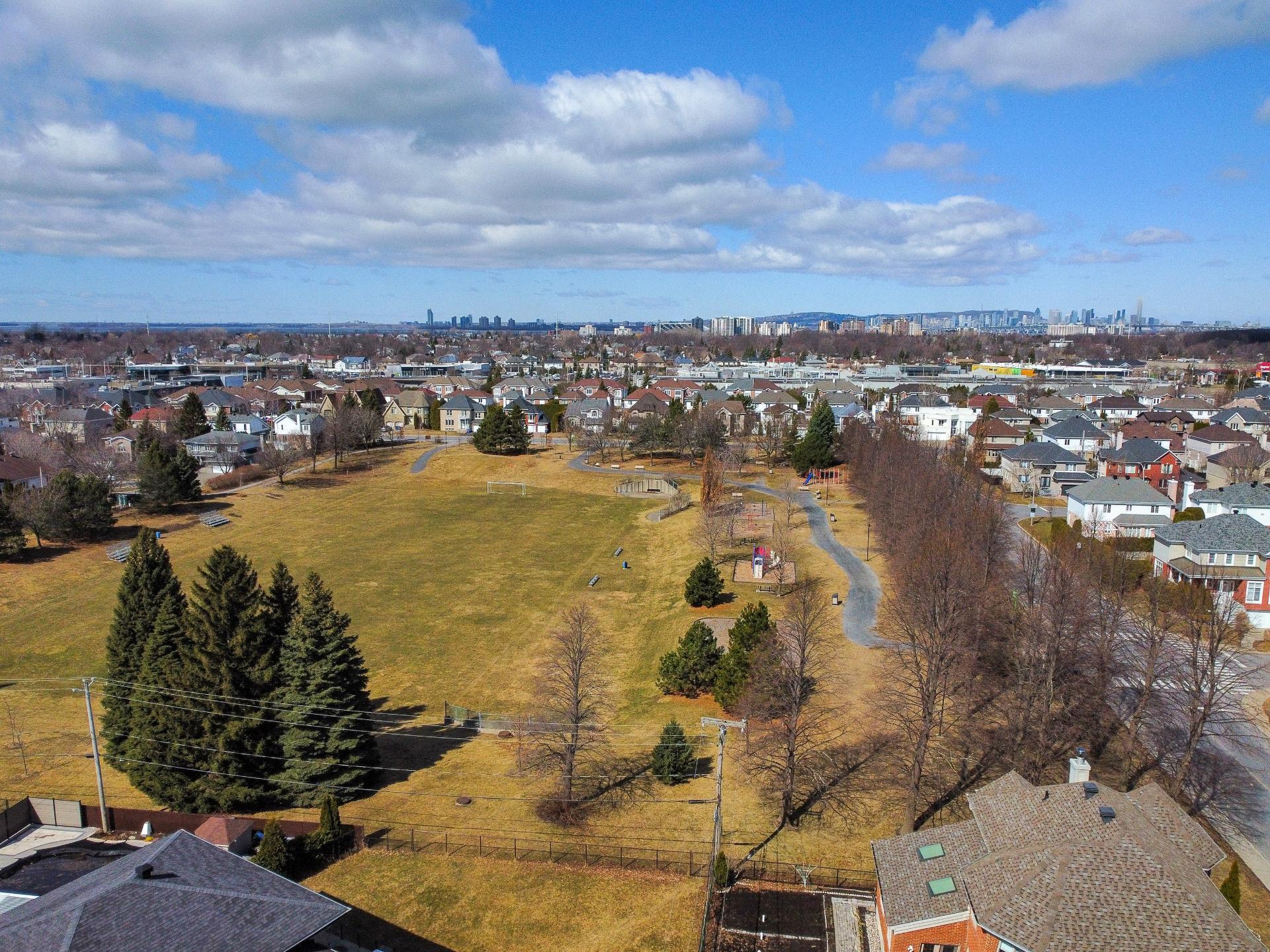 









2855


Rue Orsini

,
Brossard,




QC
J4Y3E2

