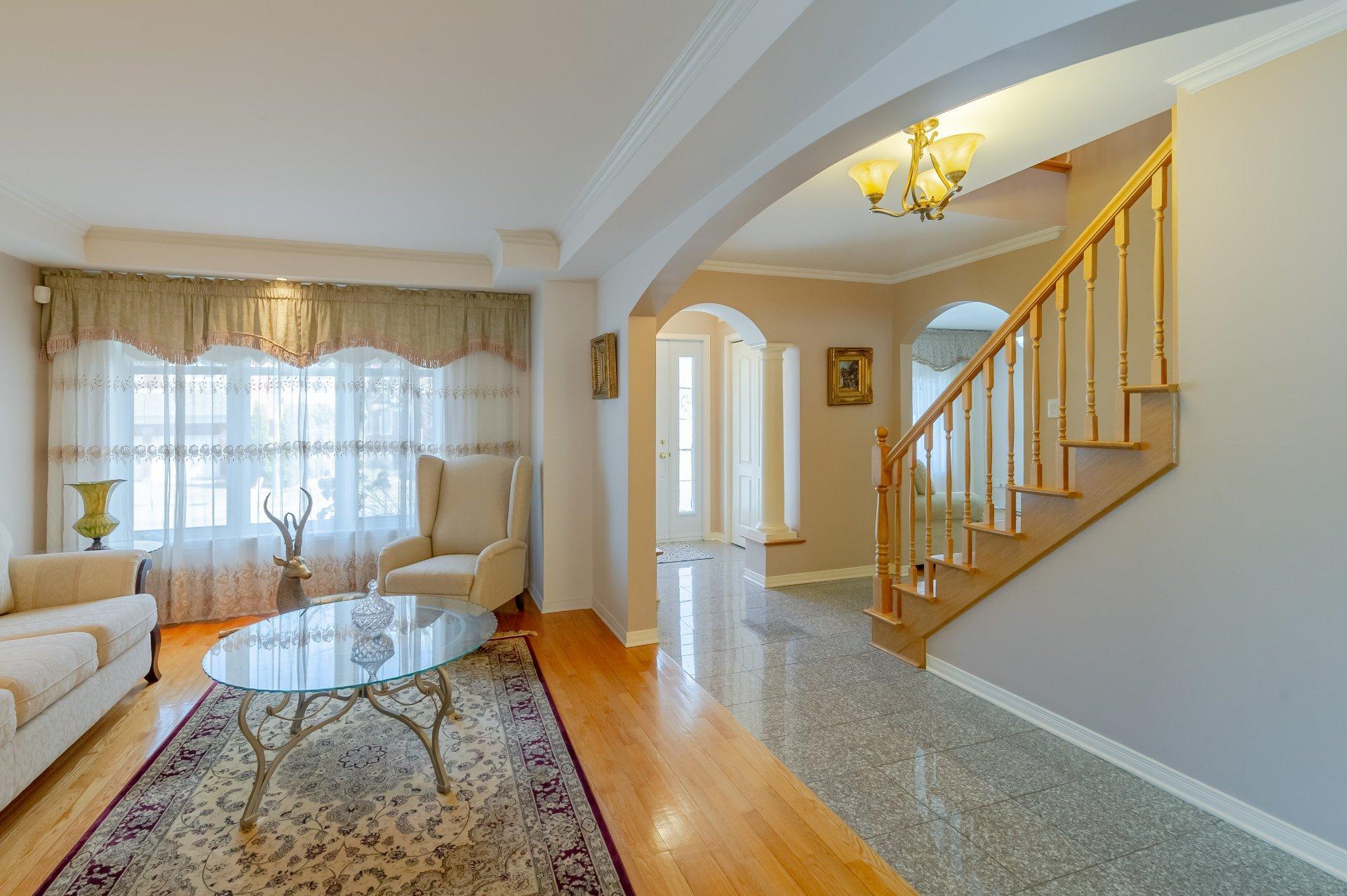 









2855


Rue Orsini

,
Brossard,




QC
J4Y3E2

