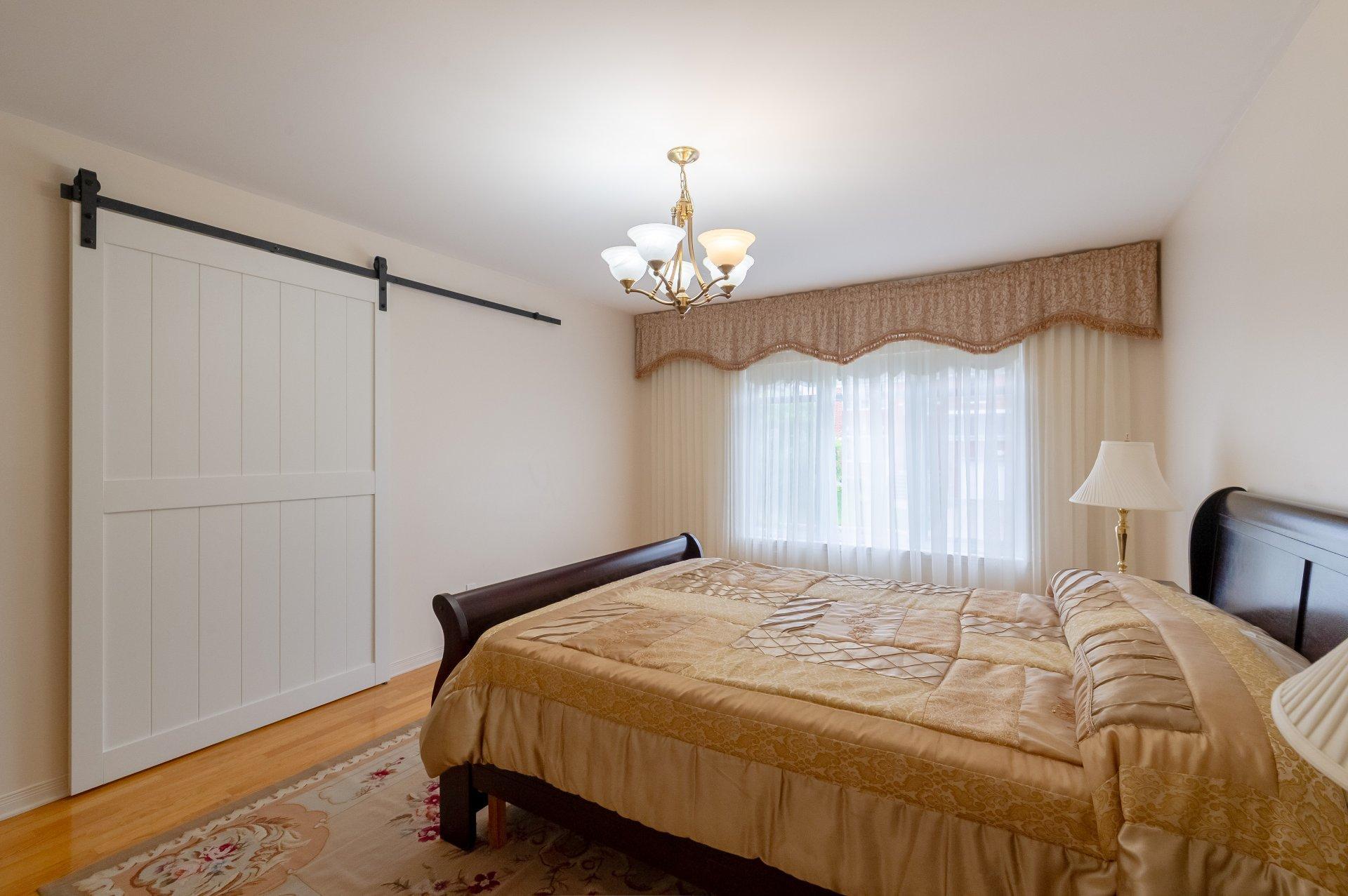 









2855


Rue Orsini

,
Brossard,




QC
J4Y3E2

