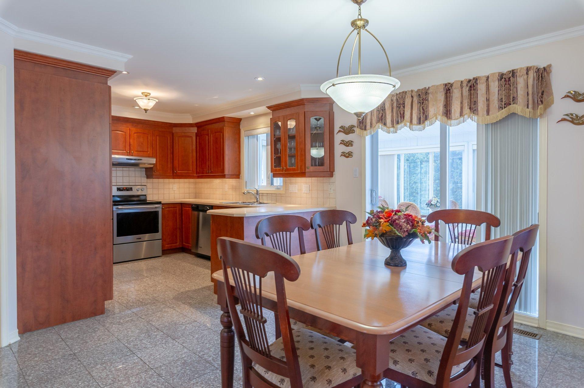 









2855


Rue Orsini

,
Brossard,




QC
J4Y3E2

