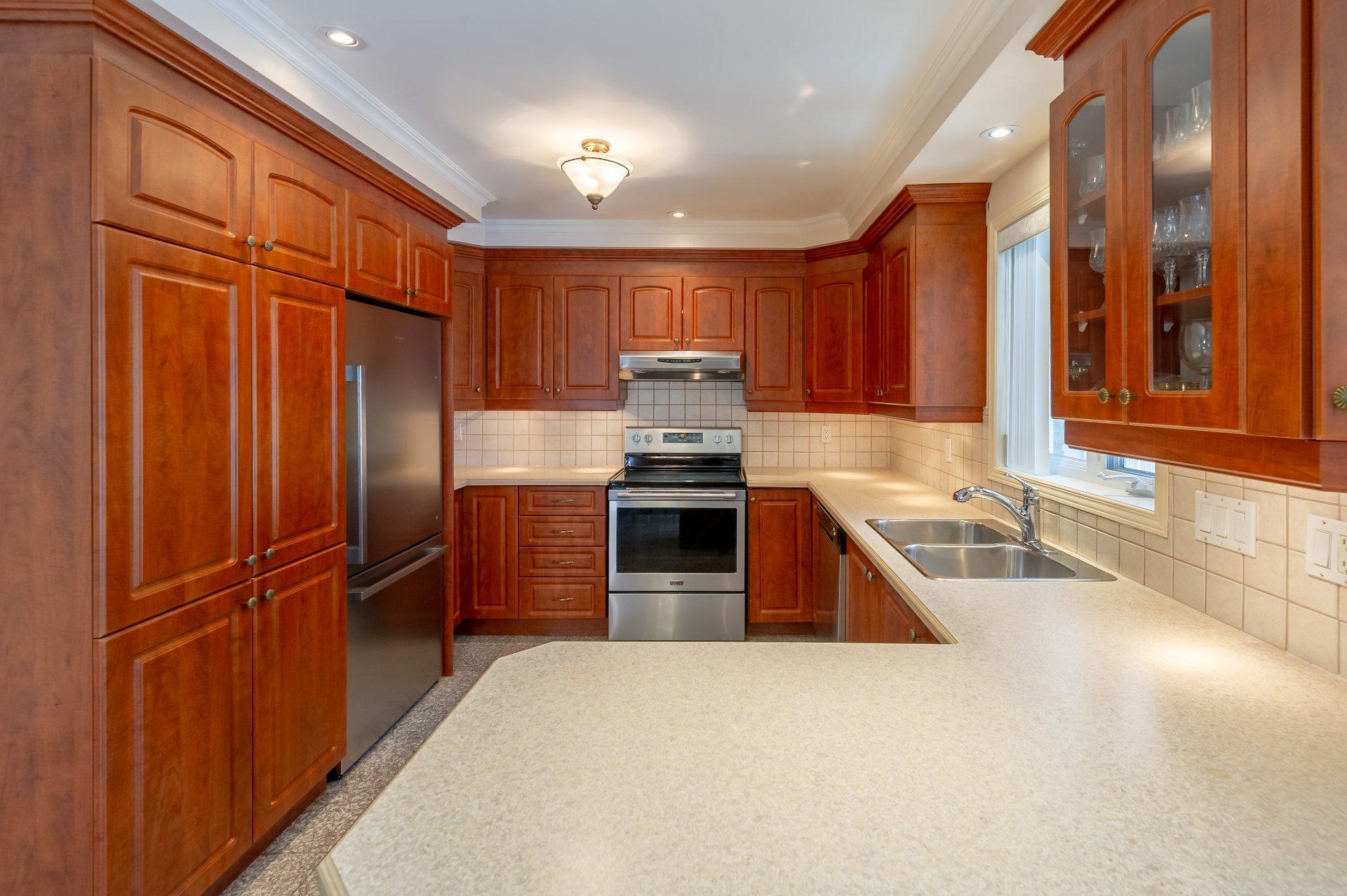 









2855


Rue Orsini

,
Brossard,




QC
J4Y3E2

