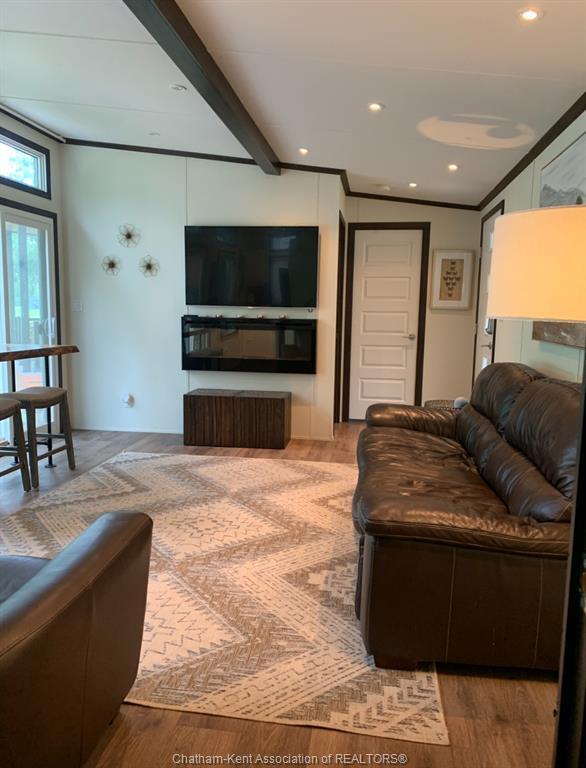 









981


COUNTY RD 2

Road, 707,
Lakeshore,




ON
N8L 1B4

