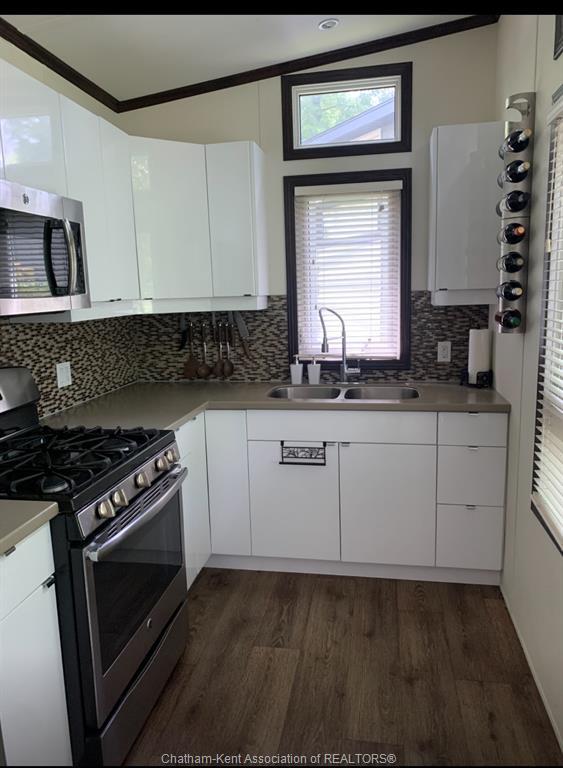 









981


COUNTY RD 2

Road, 707,
Lakeshore,




ON
N8L 1B4

