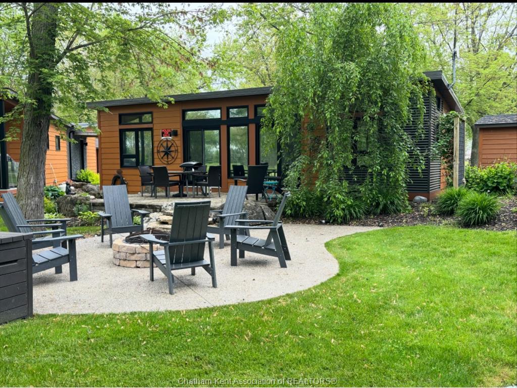 









981


COUNTY RD 2

Road, 707,
Lakeshore,




ON
N8L 1B4

