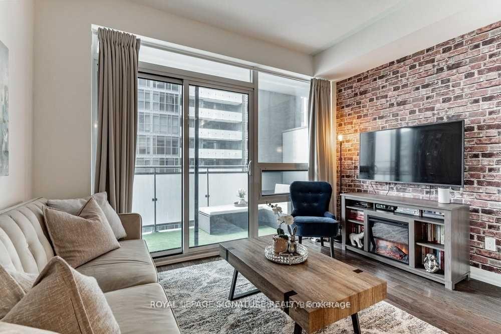 









460


Adelaide

Street East, 725,
Toronto,




ON
M5A 0E7

