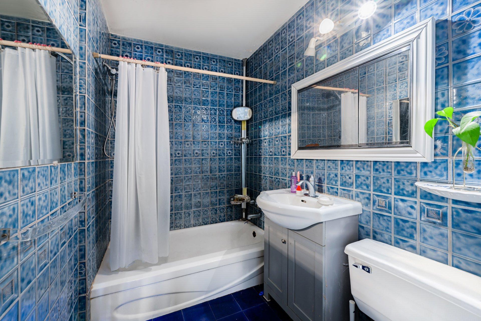 









12210


Rue Jasmin

,
Montréal (Ahuntsic-Cartierville),




QC
H4K1V8

