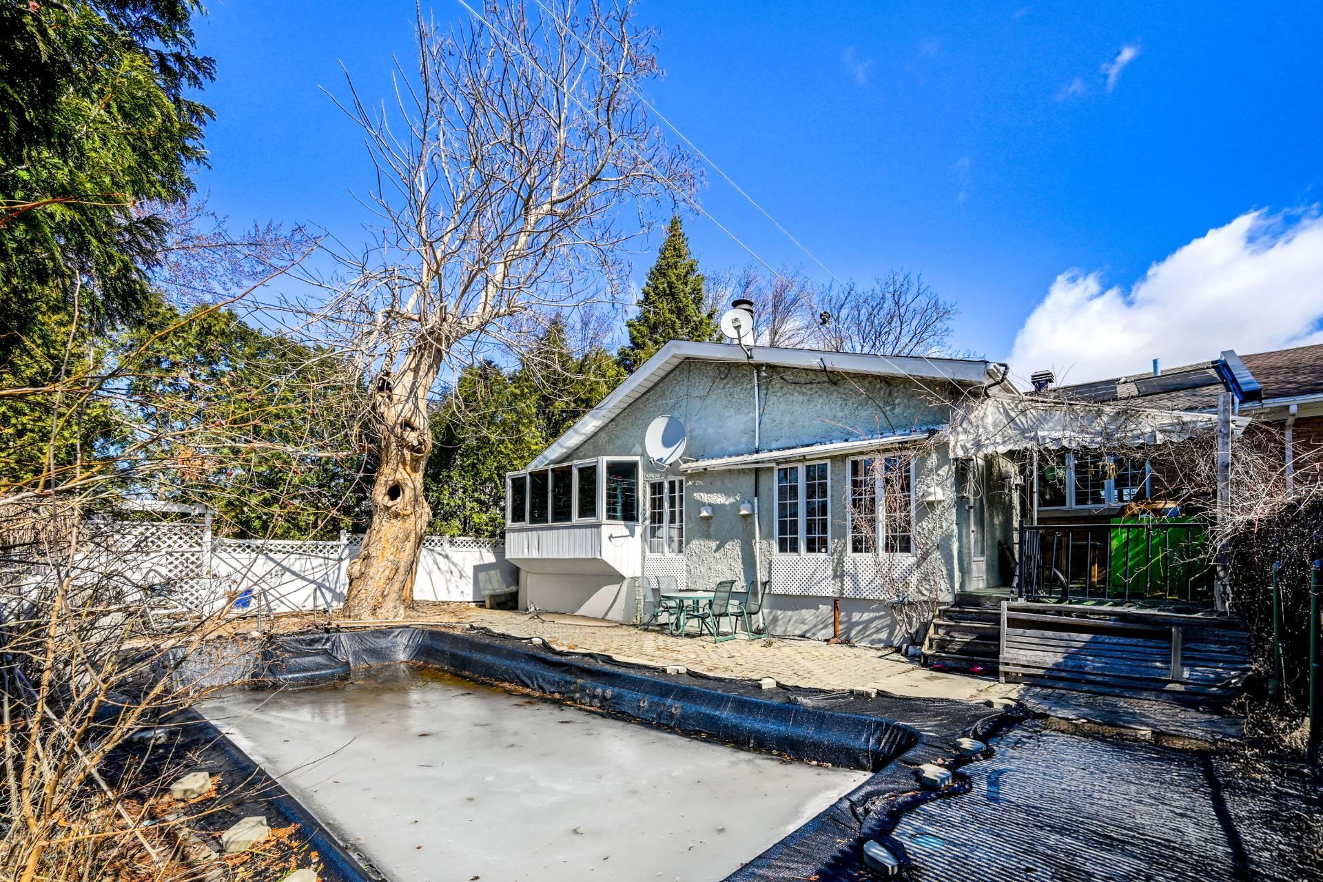 









12210


Rue Jasmin

,
Montréal (Ahuntsic-Cartierville),




QC
H4K1V8

