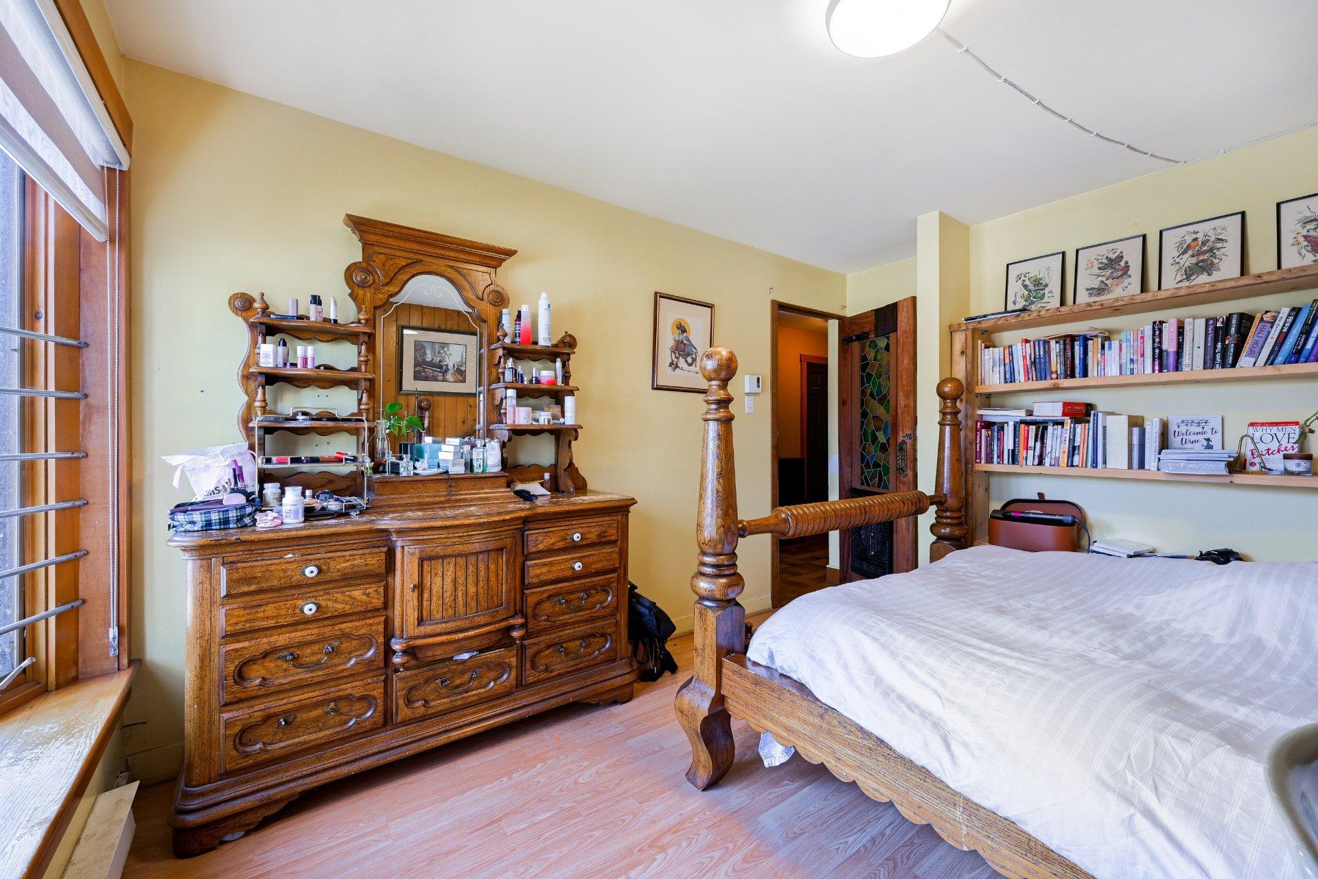 









12210


Rue Jasmin

,
Montréal (Ahuntsic-Cartierville),




QC
H4K1V8


