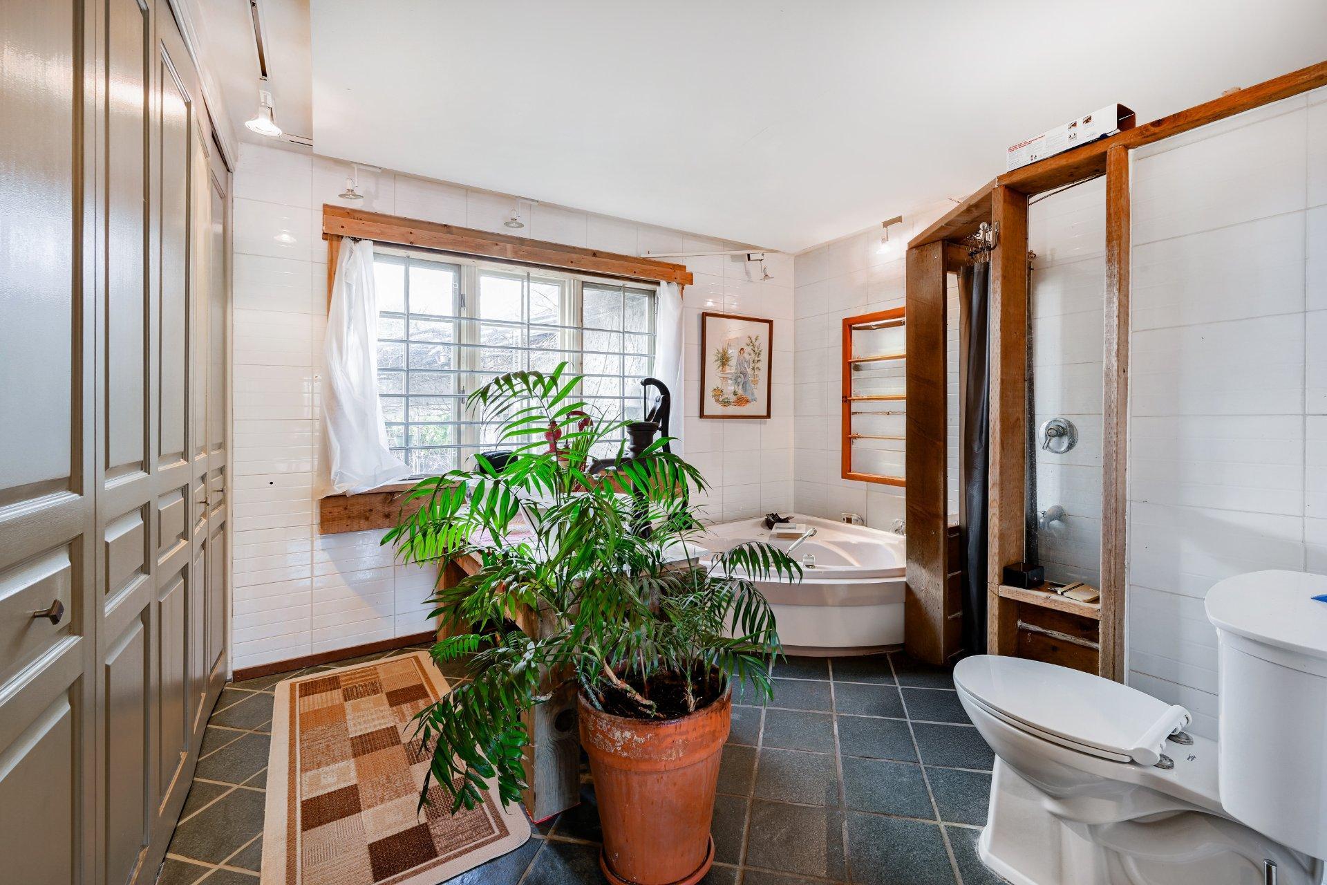 









12210


Rue Jasmin

,
Montréal (Ahuntsic-Cartierville),




QC
H4K1V8

