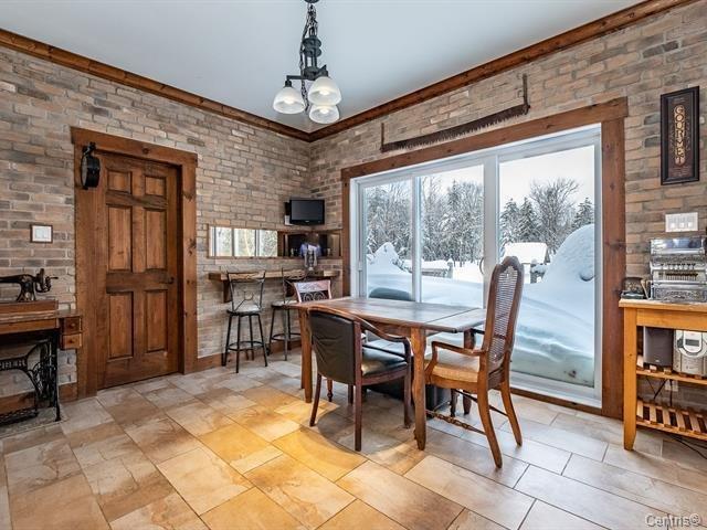 









991


Ch. de la Côte-St-Ambroise

,
Saint-Lin/Laurentides,




QC
J5M1H2

