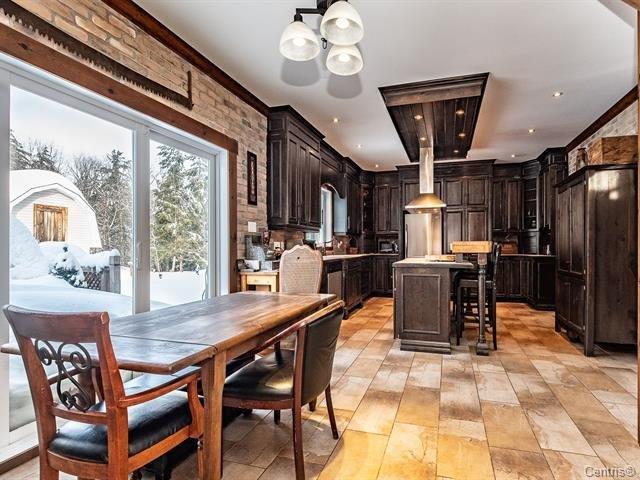 









991


Ch. de la Côte-St-Ambroise

,
Saint-Lin/Laurentides,




QC
J5M1H2

