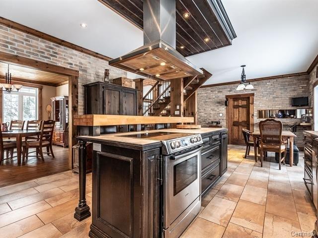 









991


Ch. de la Côte-St-Ambroise

,
Saint-Lin/Laurentides,




QC
J5M1H2


