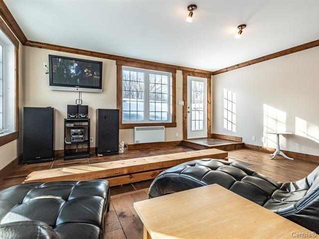 









991


Ch. de la Côte-St-Ambroise

,
Saint-Lin/Laurentides,




QC
J5M1H2


