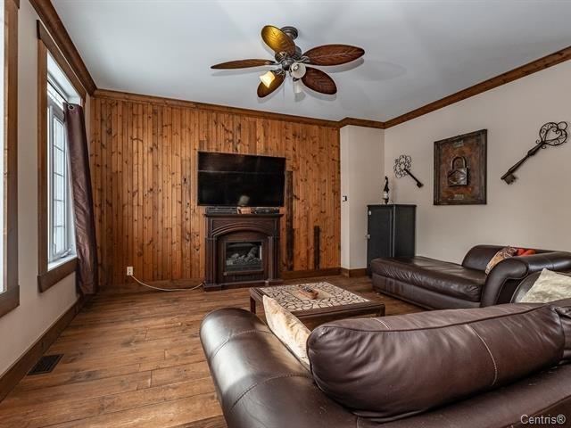 









991


Ch. de la Côte-St-Ambroise

,
Saint-Lin/Laurentides,




QC
J5M1H2


