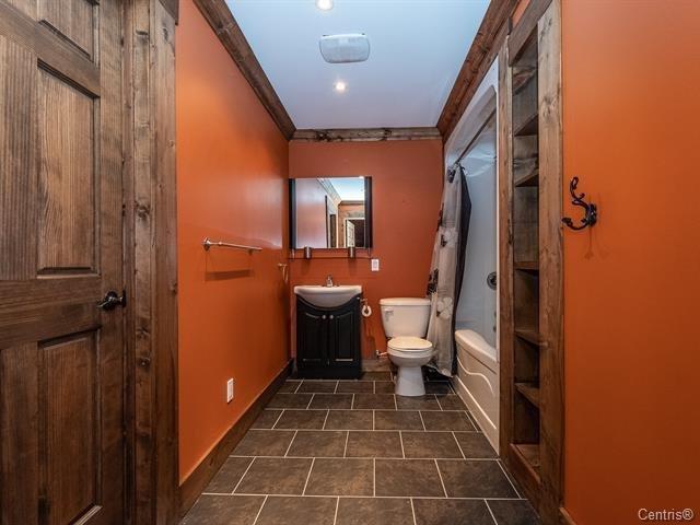 









991


Ch. de la Côte-St-Ambroise

,
Saint-Lin/Laurentides,




QC
J5M1H2

