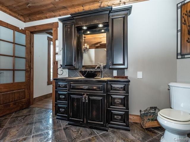 









991


Ch. de la Côte-St-Ambroise

,
Saint-Lin/Laurentides,




QC
J5M1H2

