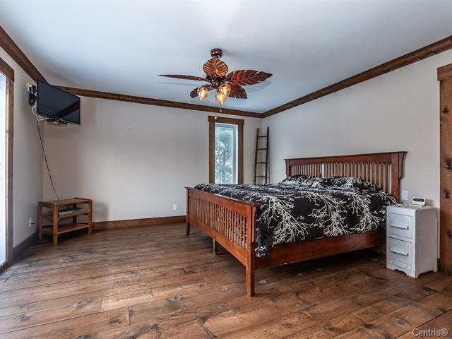 









991


Ch. de la Côte-St-Ambroise

,
Saint-Lin/Laurentides,




QC
J5M1H2

