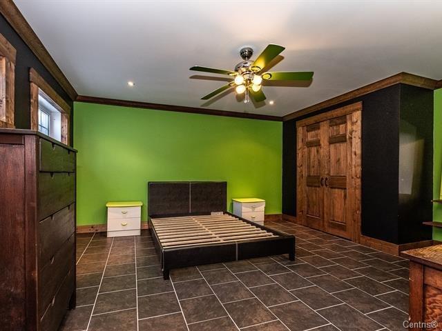 









991


Ch. de la Côte-St-Ambroise

,
Saint-Lin/Laurentides,




QC
J5M1H2

