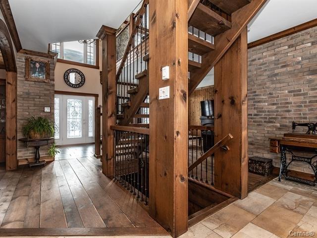 









991


Ch. de la Côte-St-Ambroise

,
Saint-Lin/Laurentides,




QC
J5M1H2

