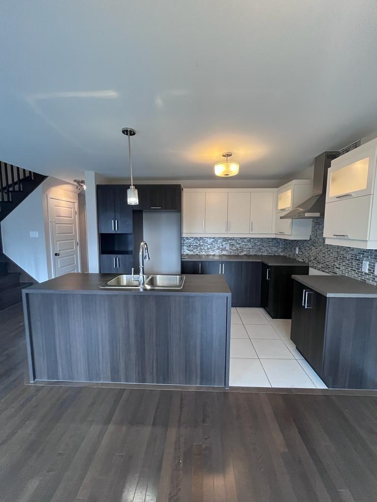 









101


Rue André-Mathieu

,
Vaudreuil-Dorion,




QC
J7V0C6

