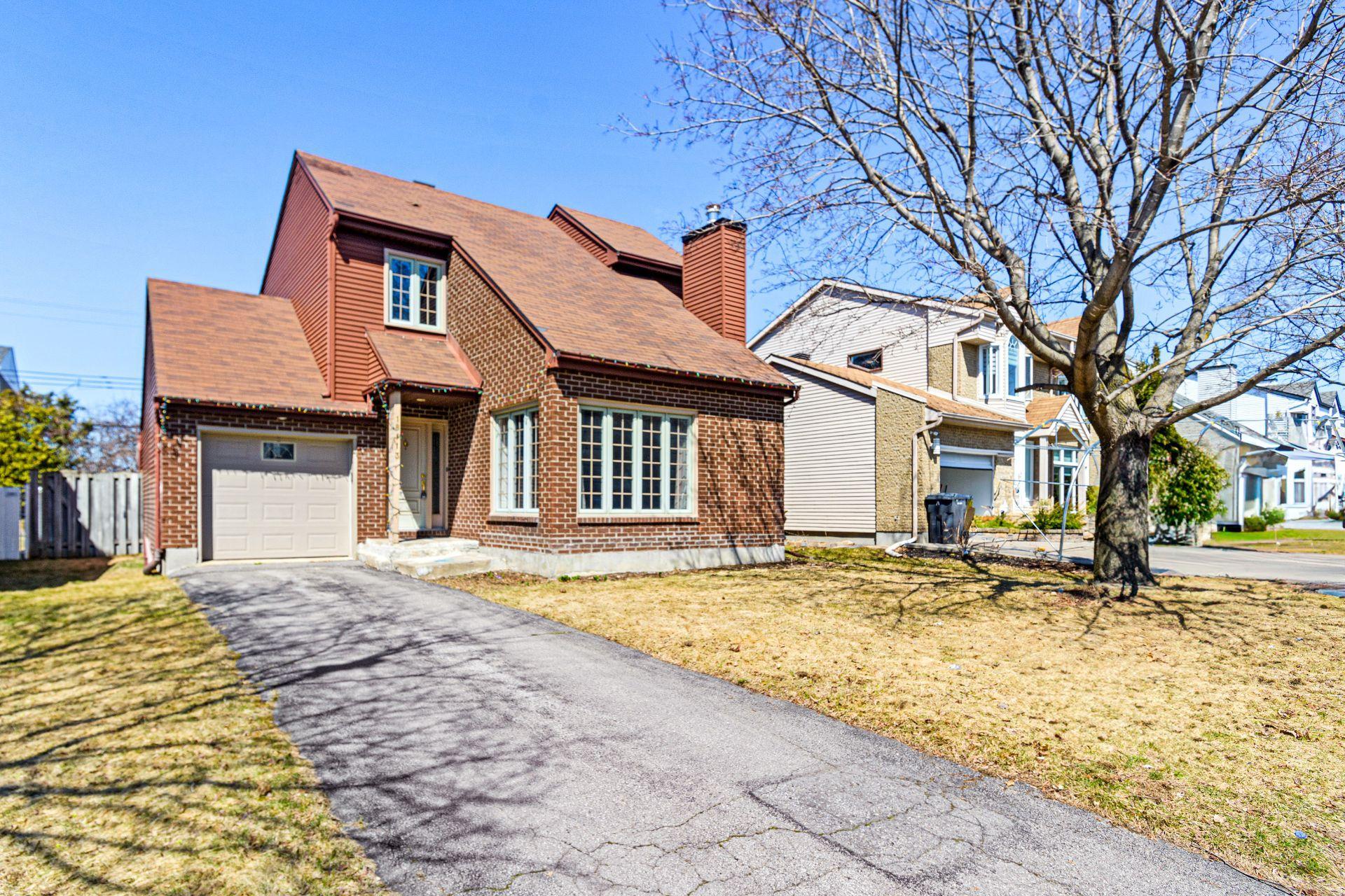 









18113


Rue Rousson

,
Montréal (Pierrefonds-Roxboro),




QC
H9K1J6

