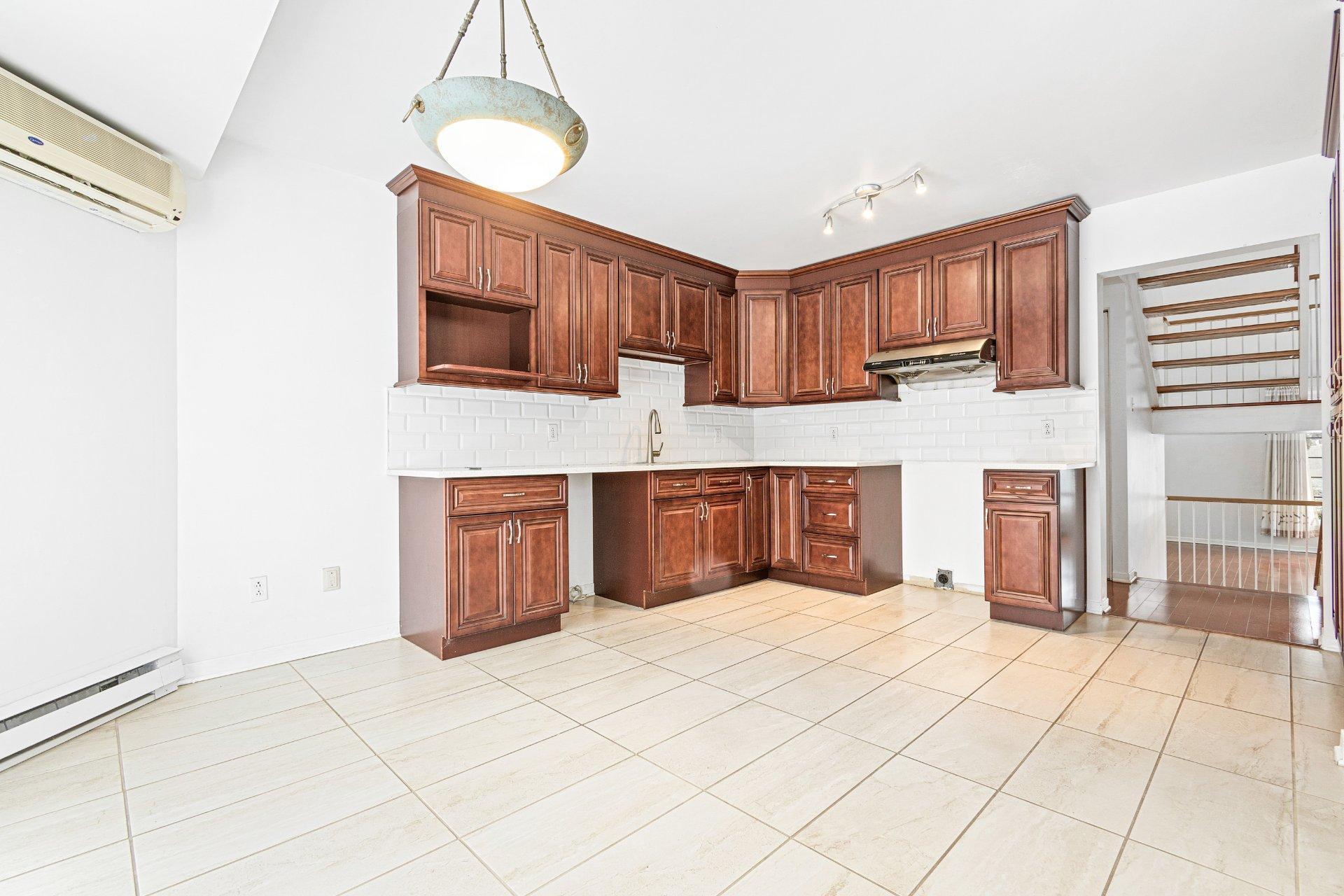 









18113


Rue Rousson

,
Montréal (Pierrefonds-Roxboro),




QC
H9K1J6

