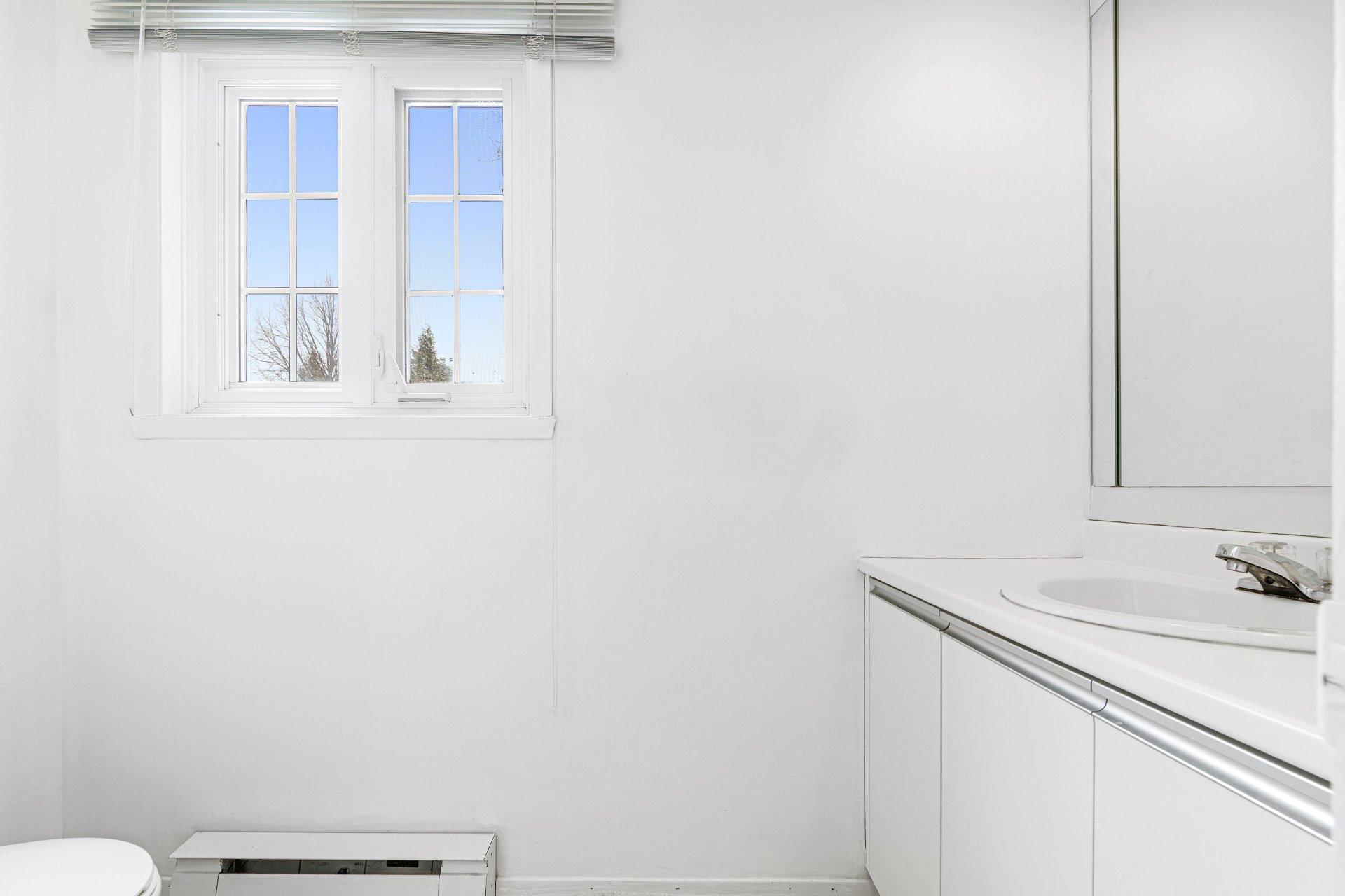 









18113


Rue Rousson

,
Montréal (Pierrefonds-Roxboro),




QC
H9K1J6

