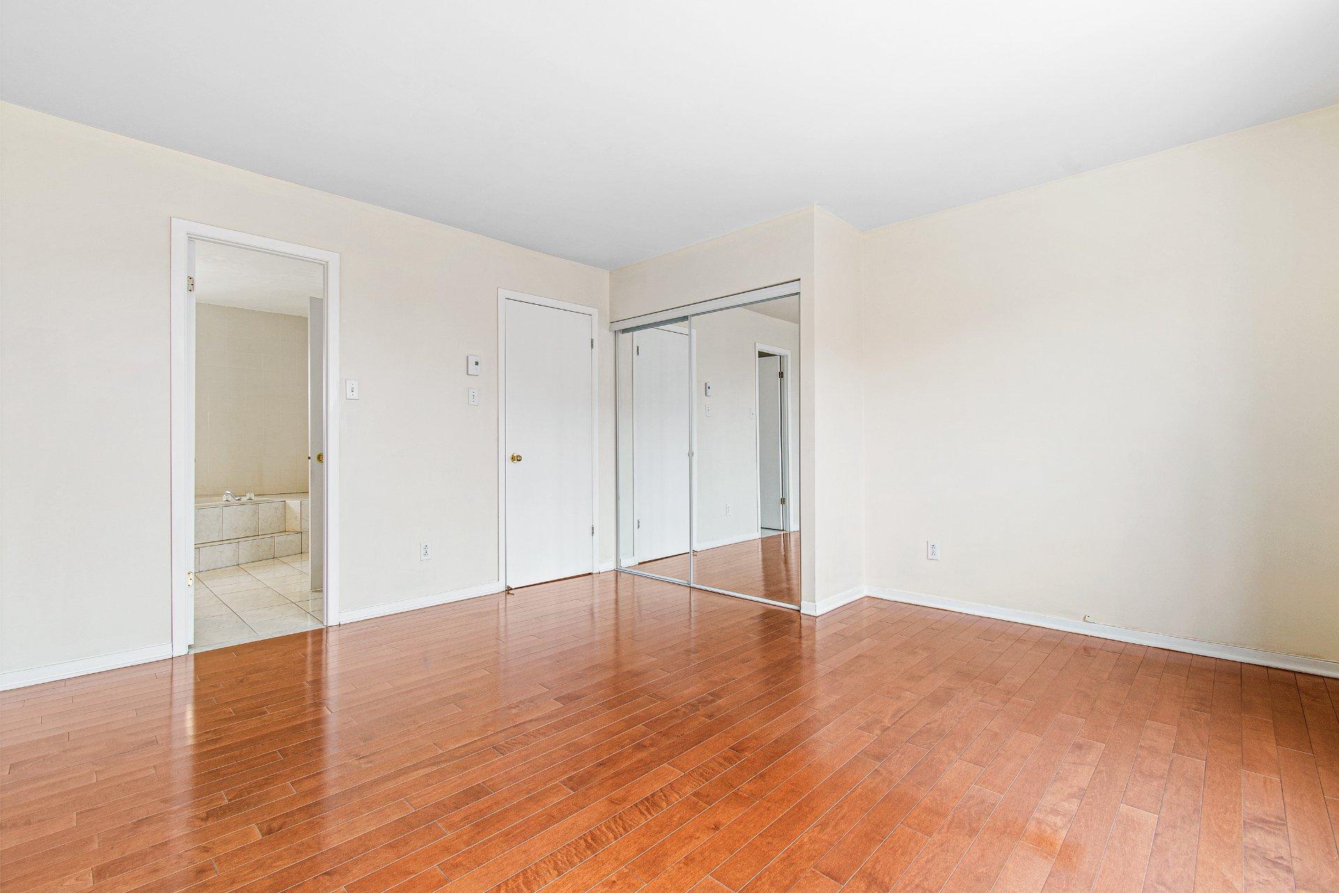 









18113


Rue Rousson

,
Montréal (Pierrefonds-Roxboro),




QC
H9K1J6

