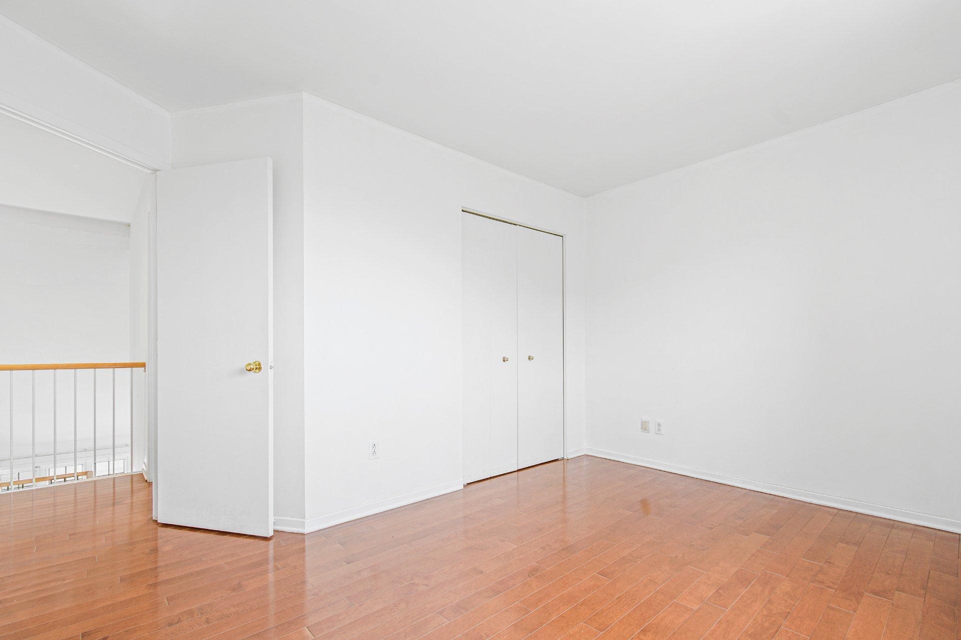 









18113


Rue Rousson

,
Montréal (Pierrefonds-Roxboro),




QC
H9K1J6

