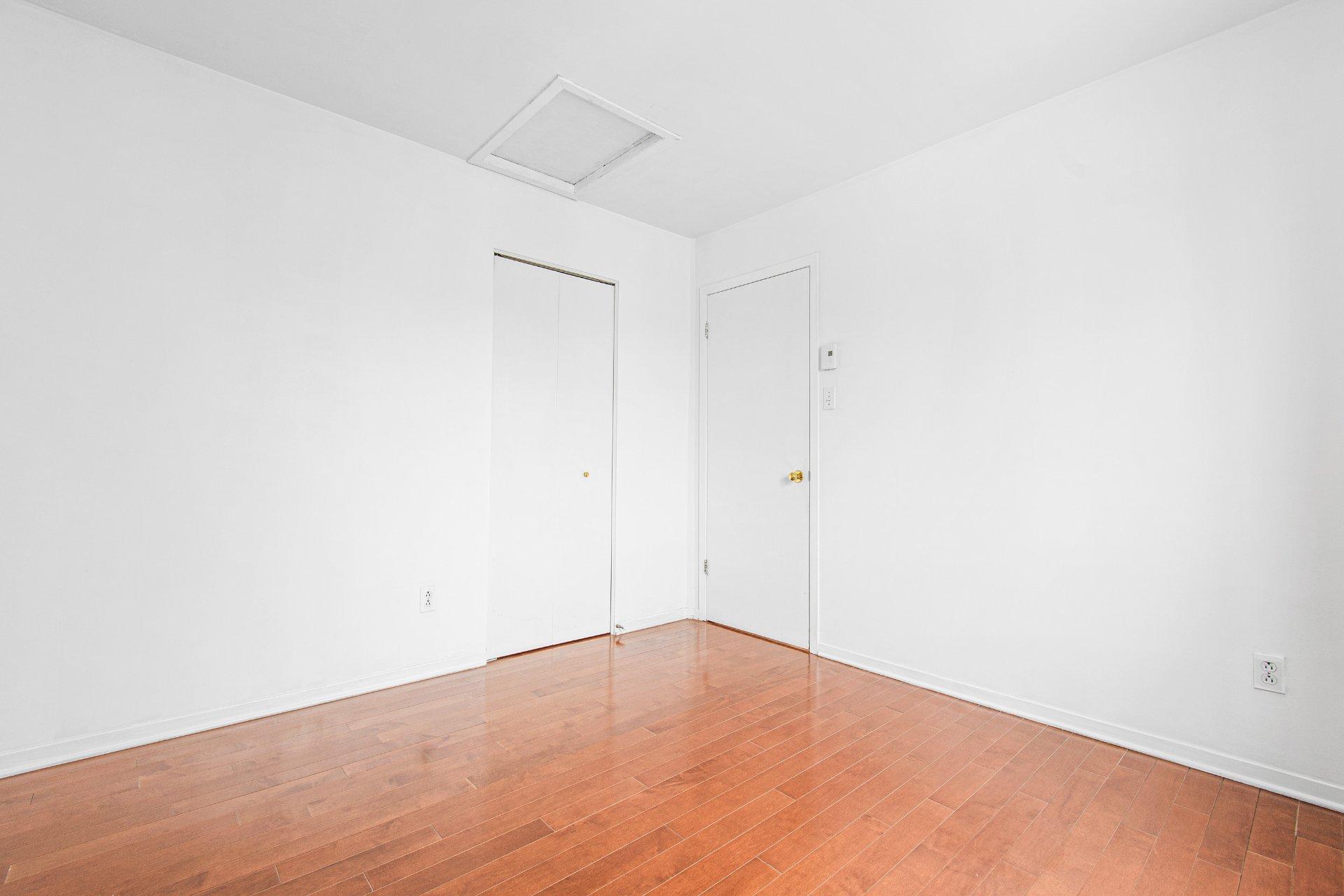 









18113


Rue Rousson

,
Montréal (Pierrefonds-Roxboro),




QC
H9K1J6

