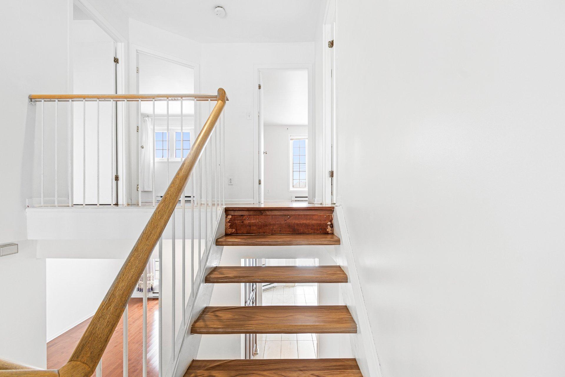 









18113


Rue Rousson

,
Montréal (Pierrefonds-Roxboro),




QC
H9K1J6

