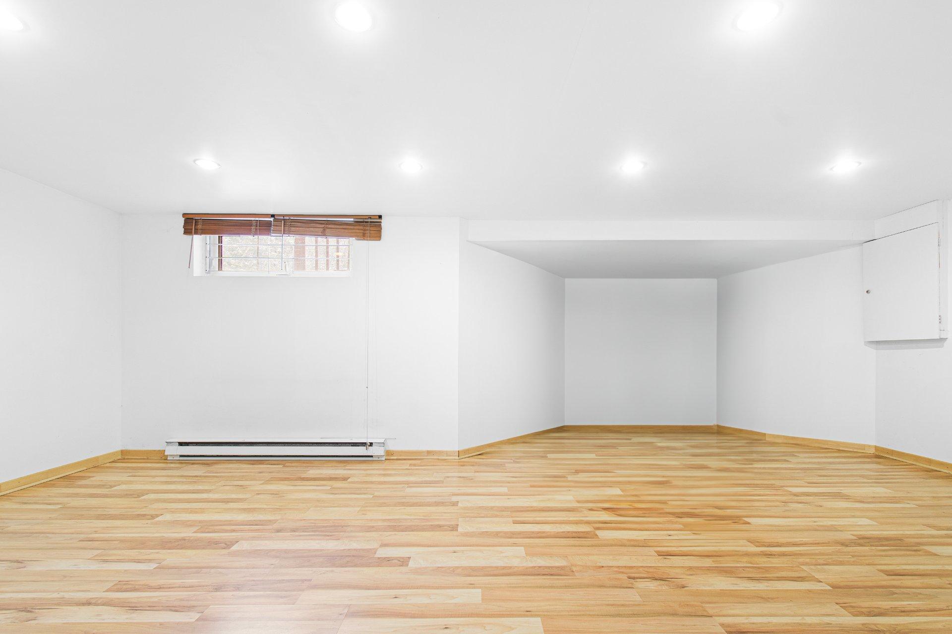 









18113


Rue Rousson

,
Montréal (Pierrefonds-Roxboro),




QC
H9K1J6

